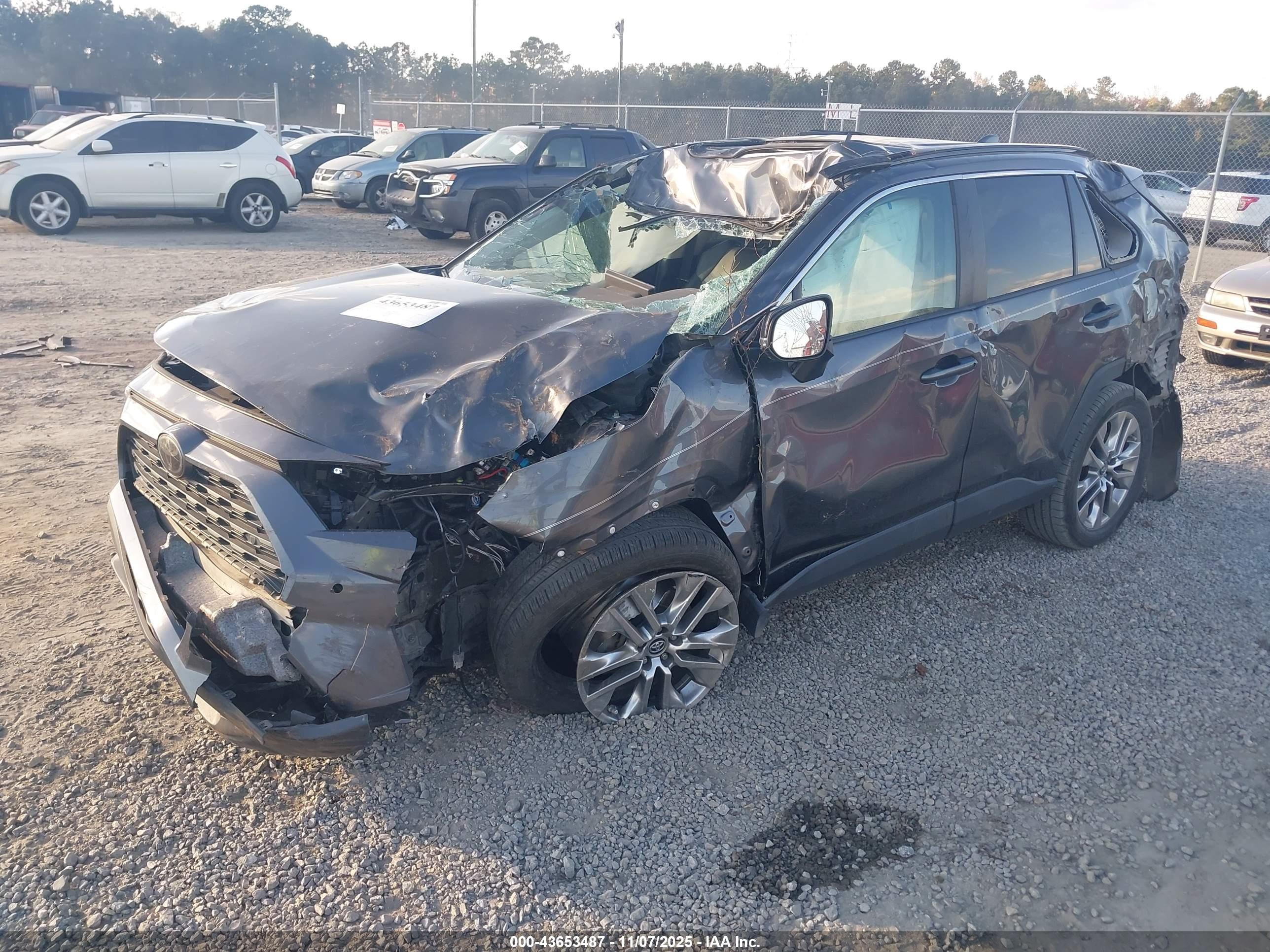 TOYOTA RAV4 image 2