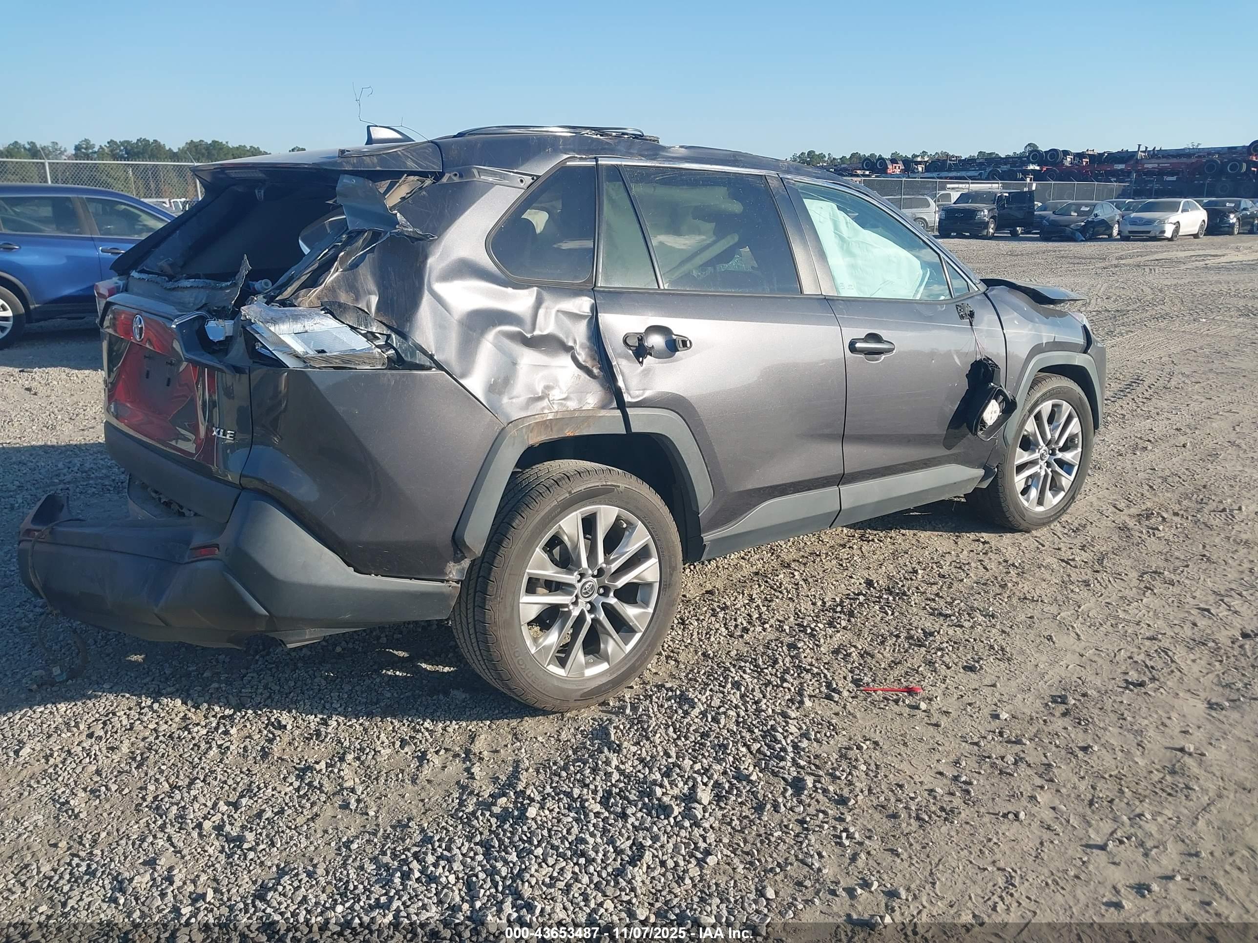 TOYOTA RAV4 image 4