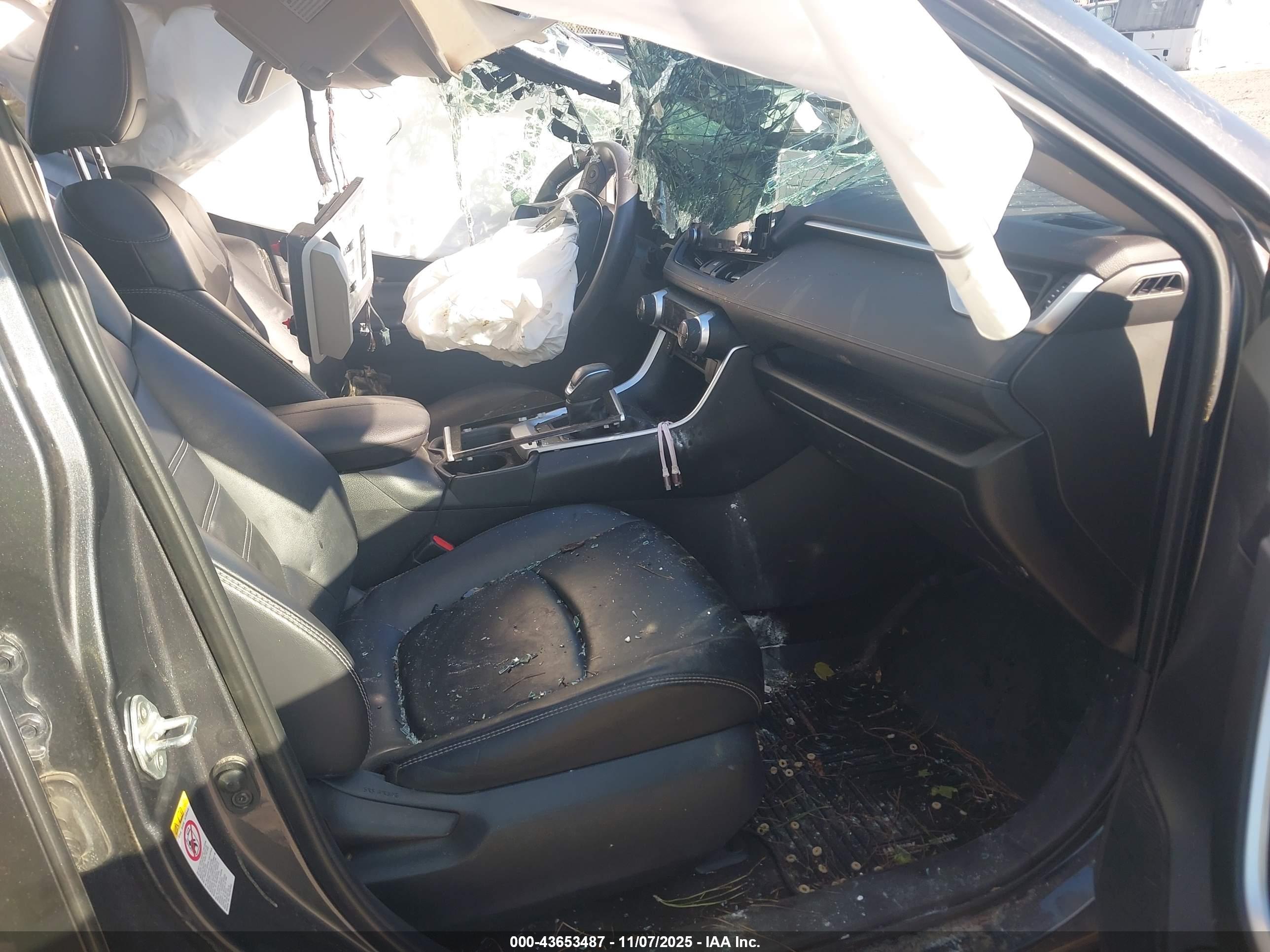 TOYOTA RAV4 image 5