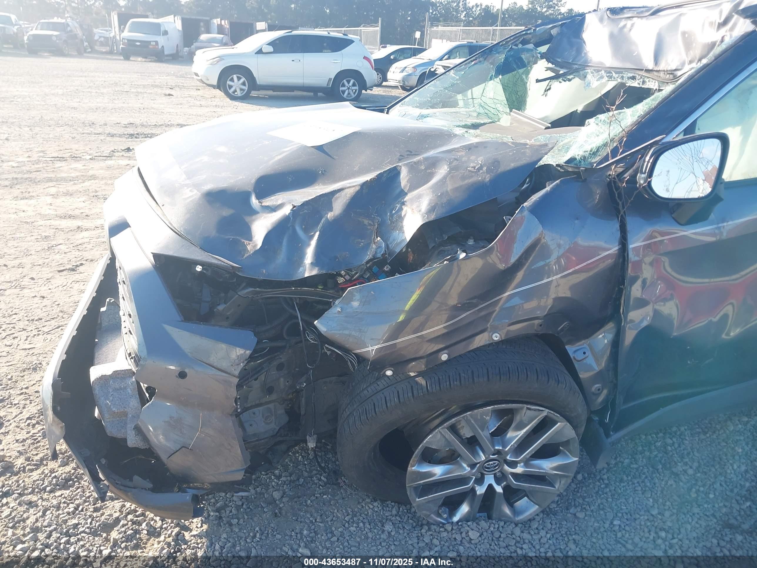 TOYOTA RAV4 image 6