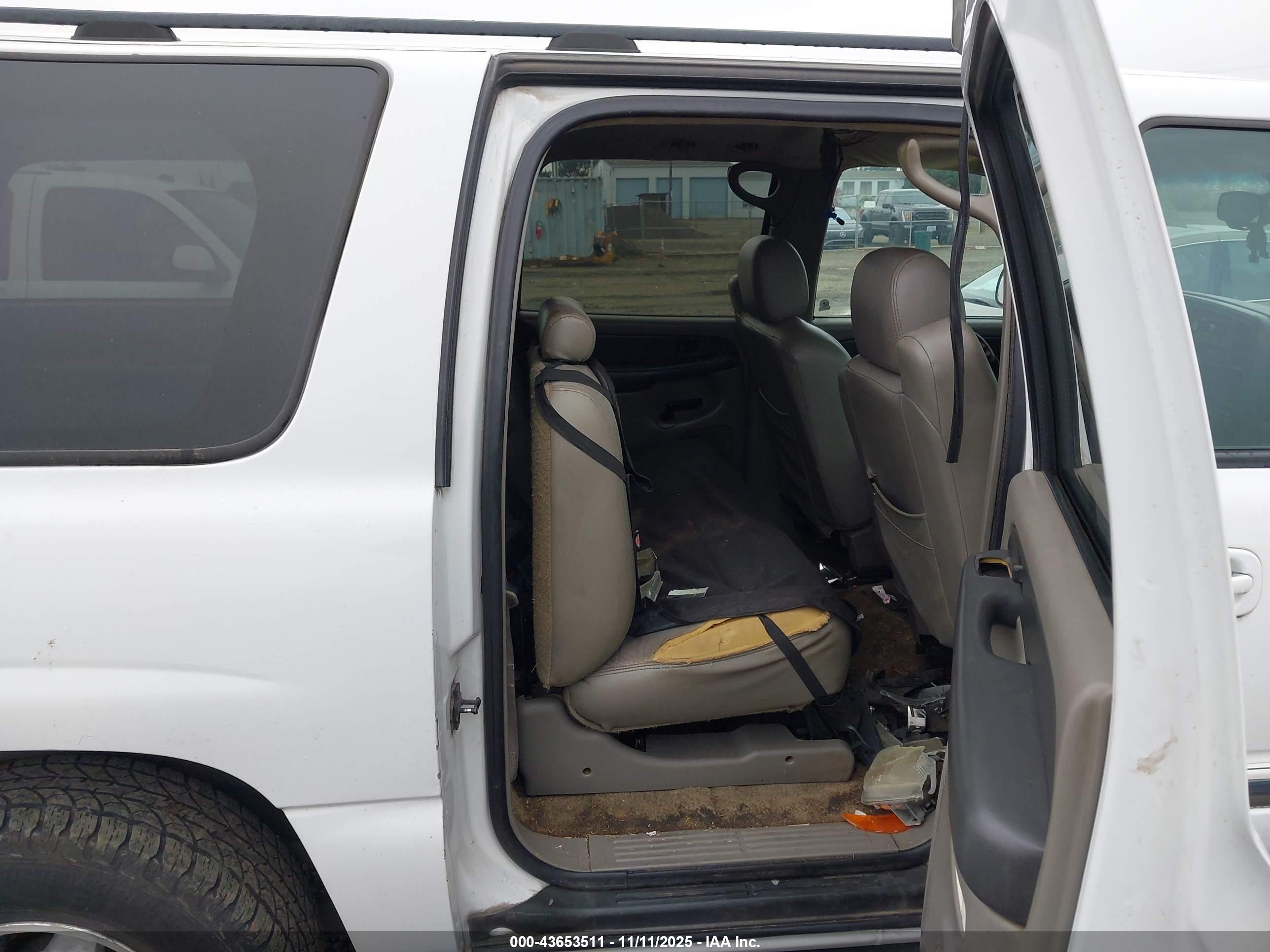GMC YUKON image 8