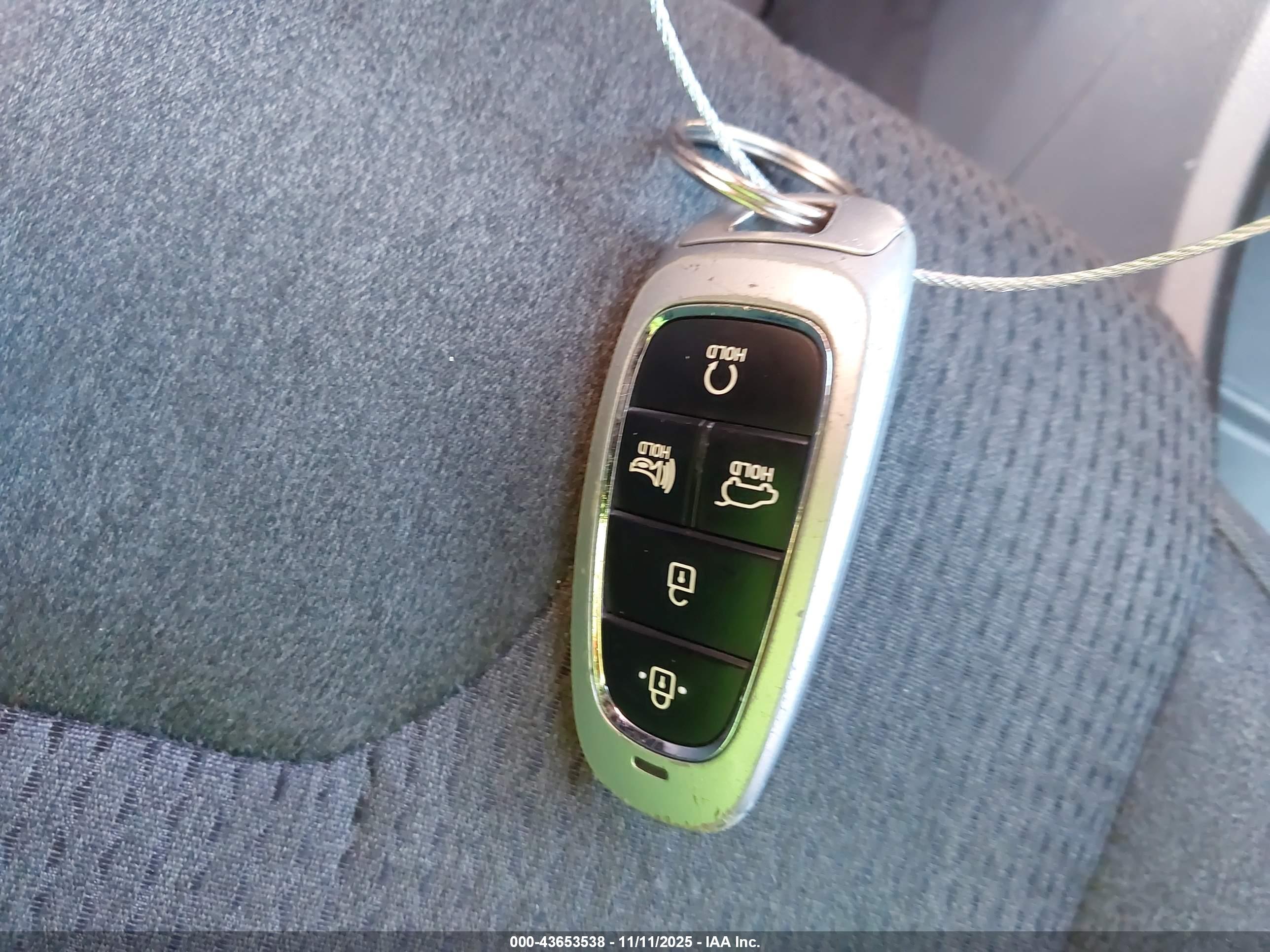 HYUNDAI SANTA image 11