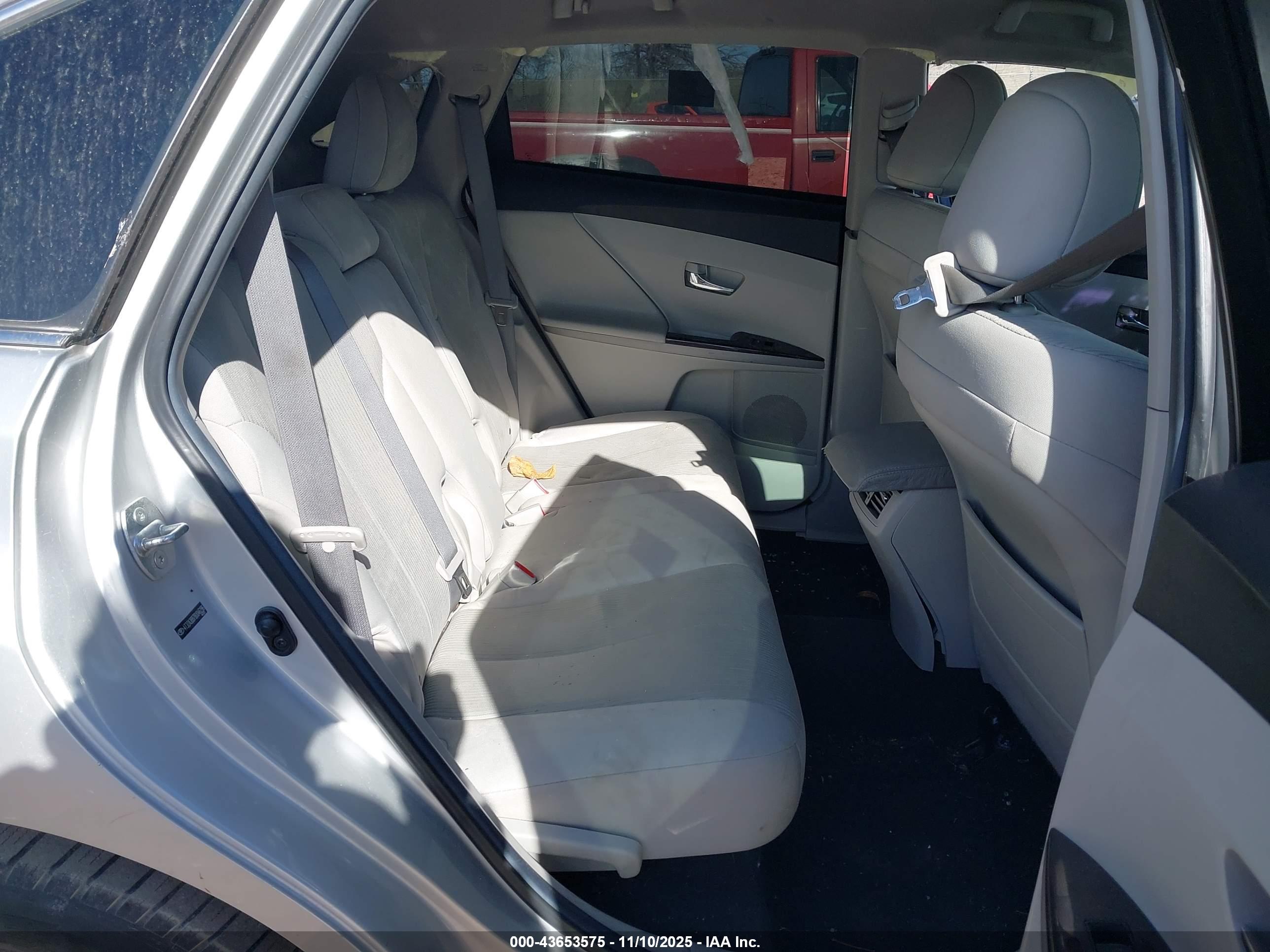 TOYOTA VENZA image 8