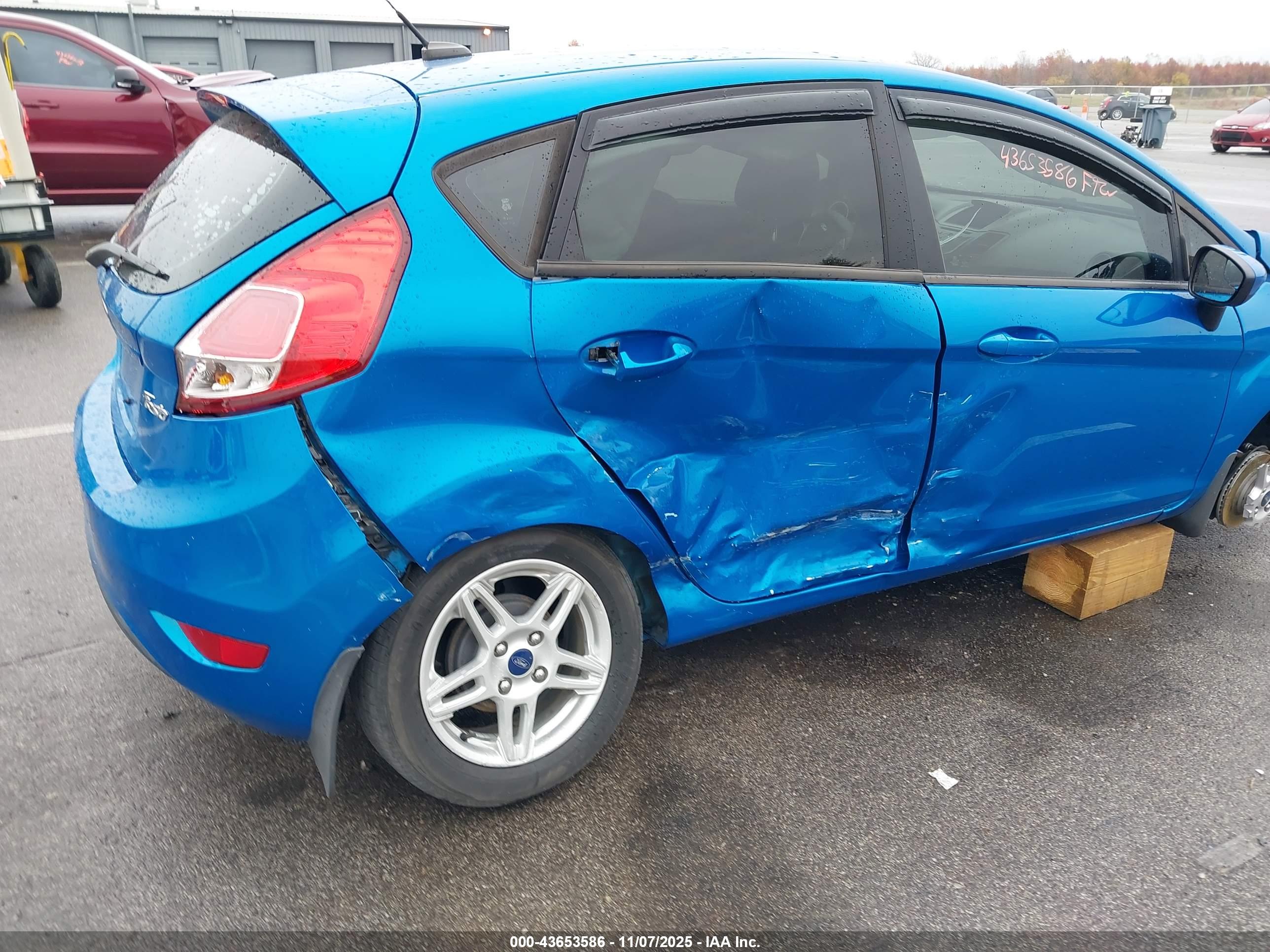 FORD FIESTA image 6