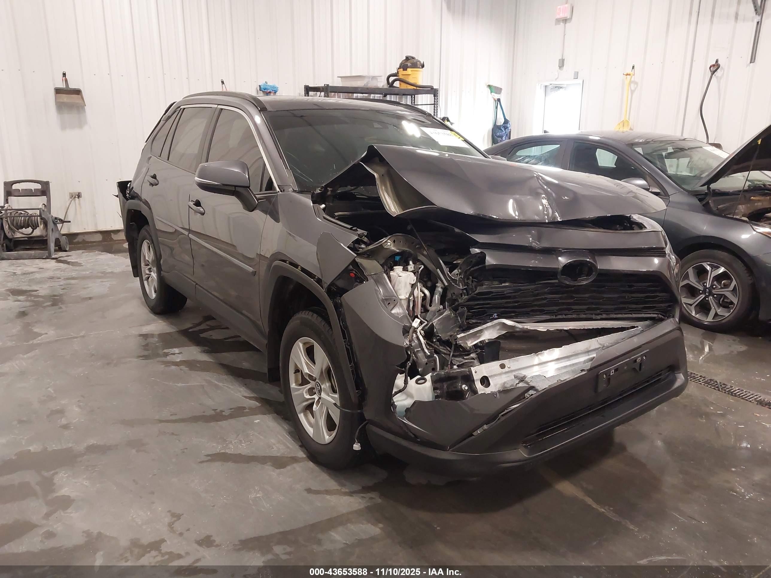 TOYOTA RAV4 image 6