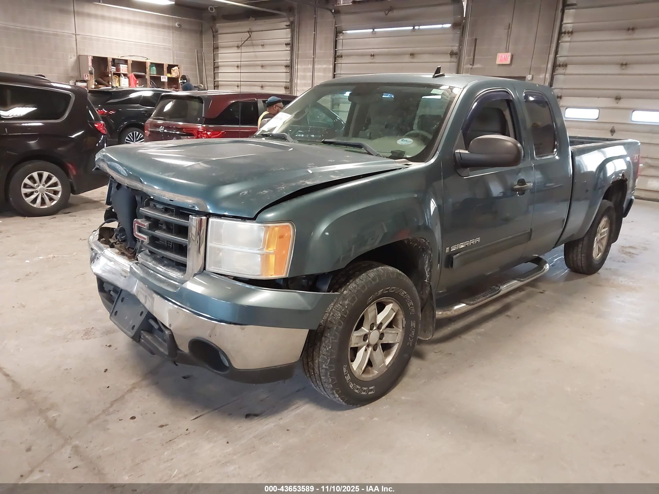 GMC SIERRA image 2