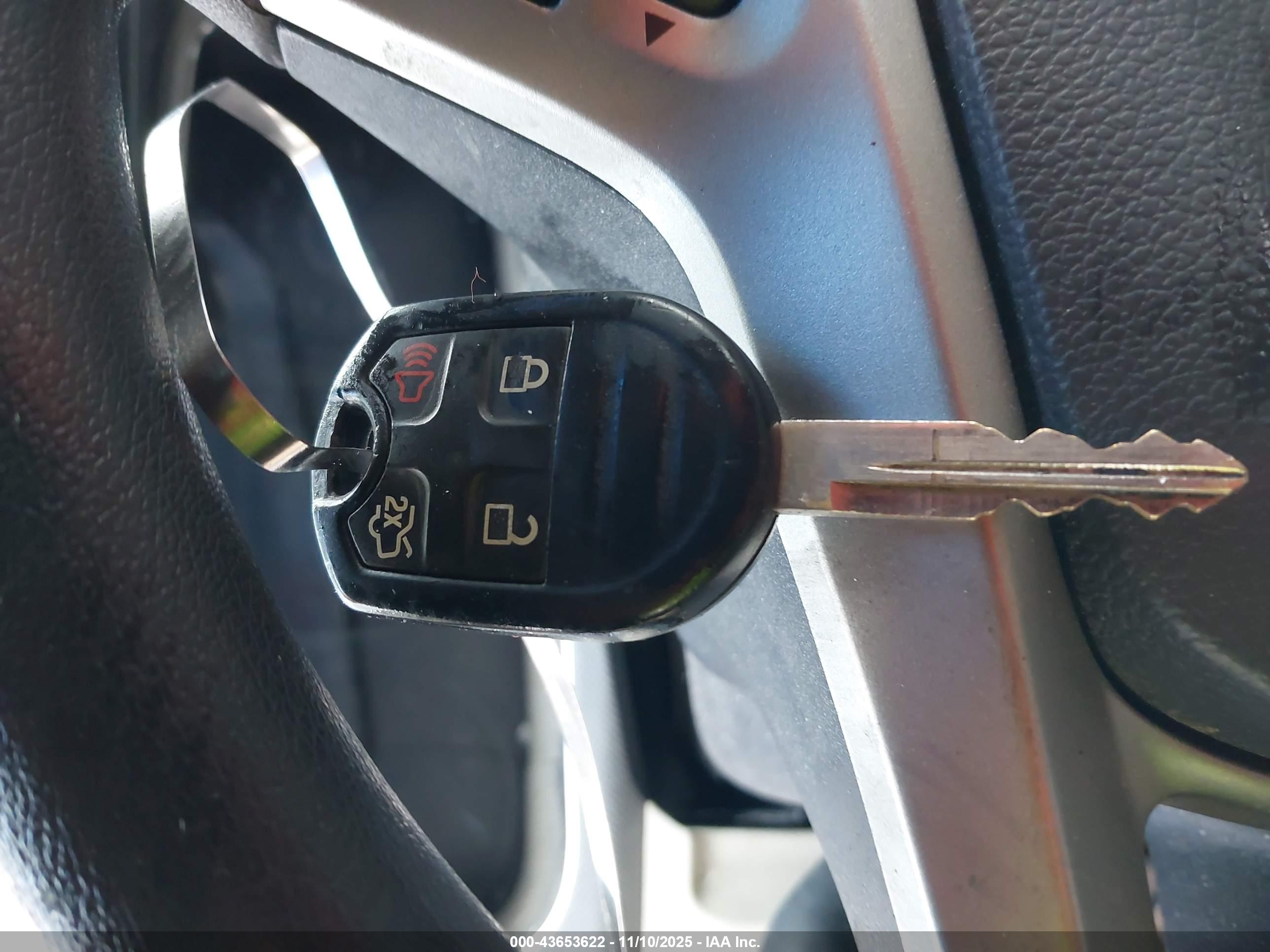 FORD TAURUS image 11