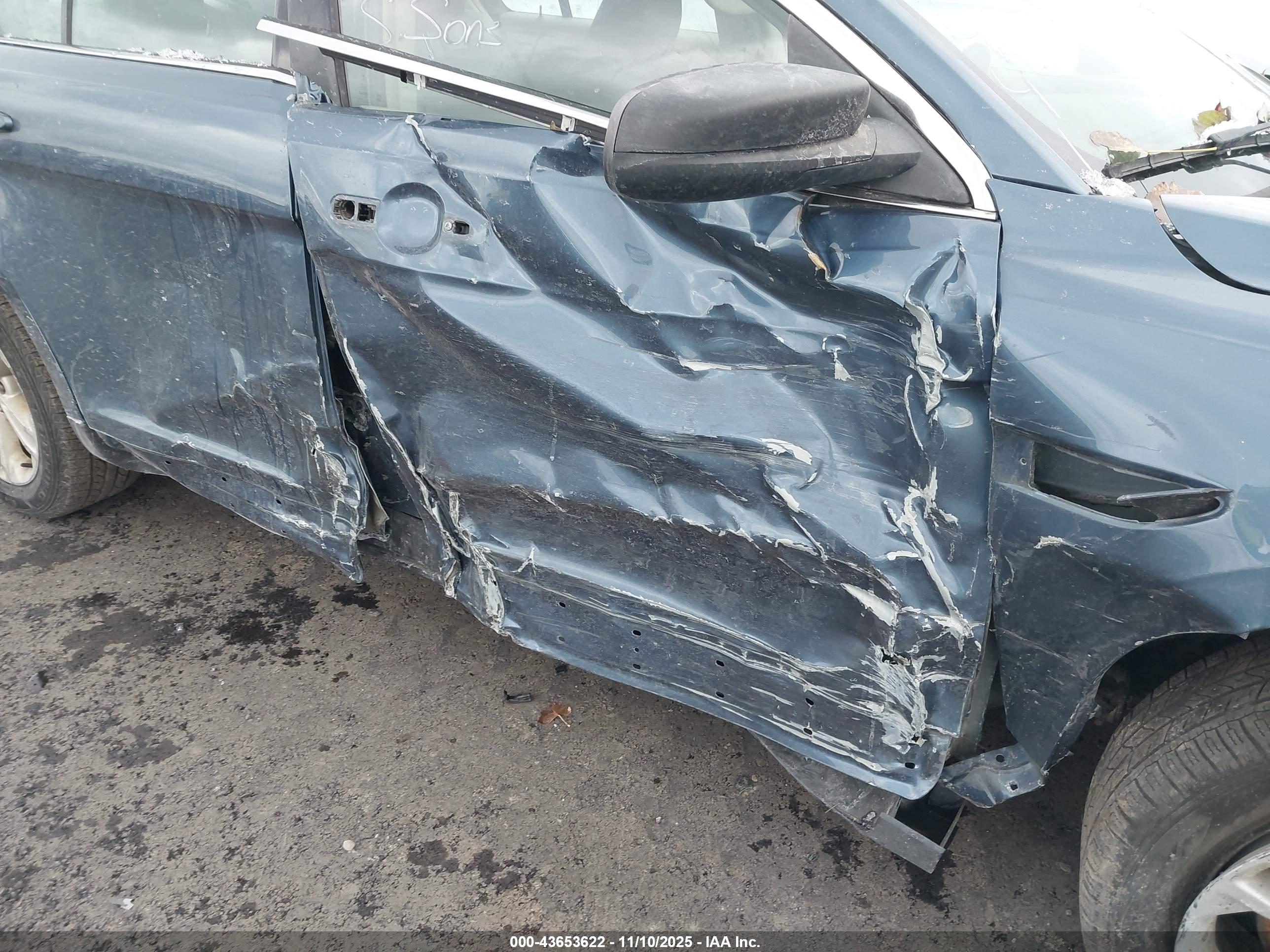 FORD TAURUS image 6