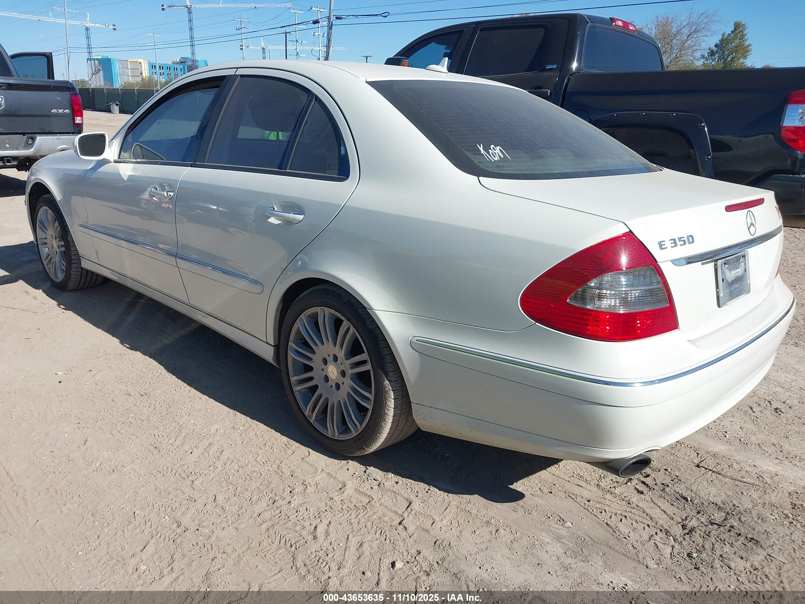 MERCEDES-BENZ E image 3