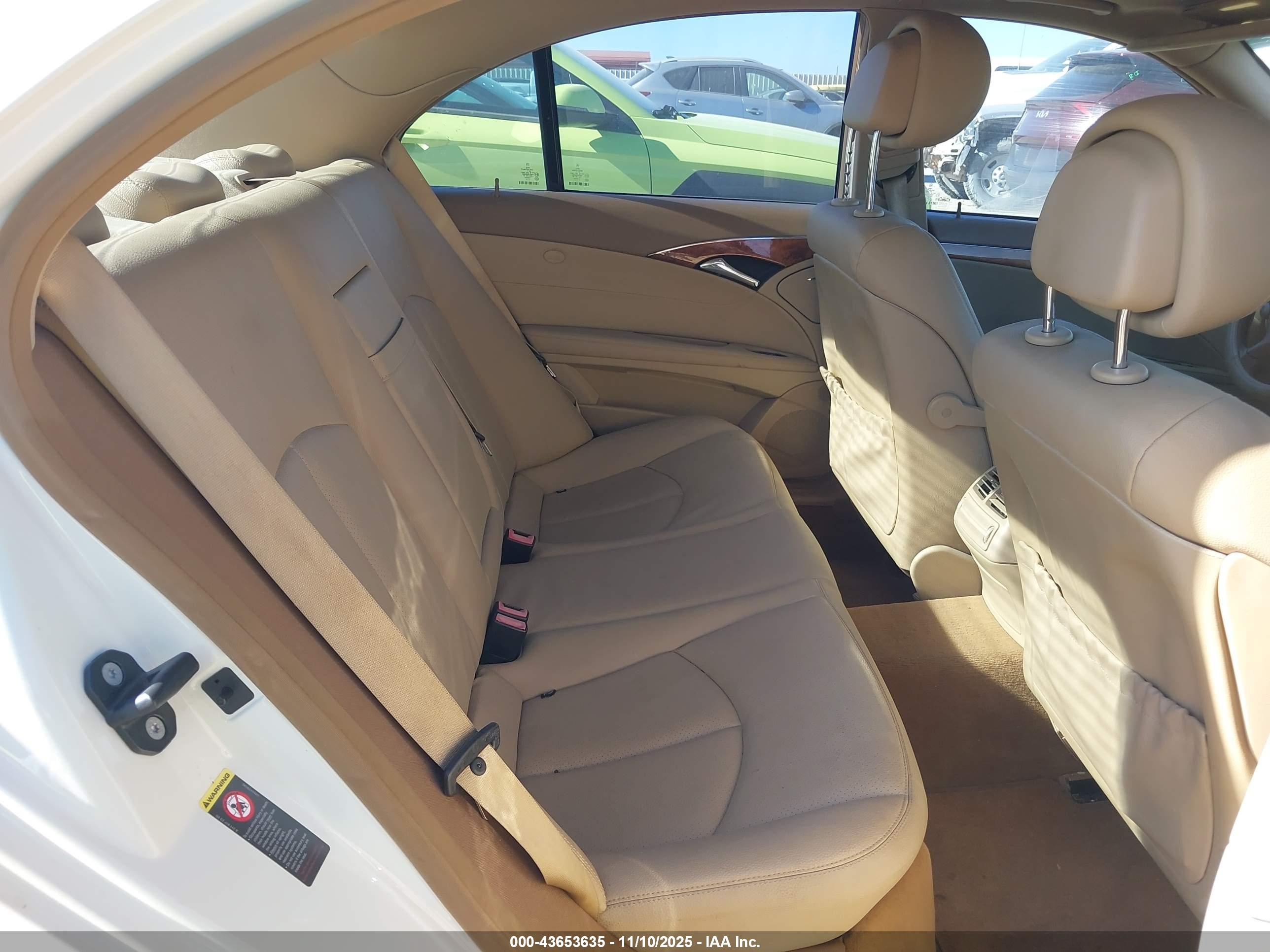 MERCEDES-BENZ E image 8