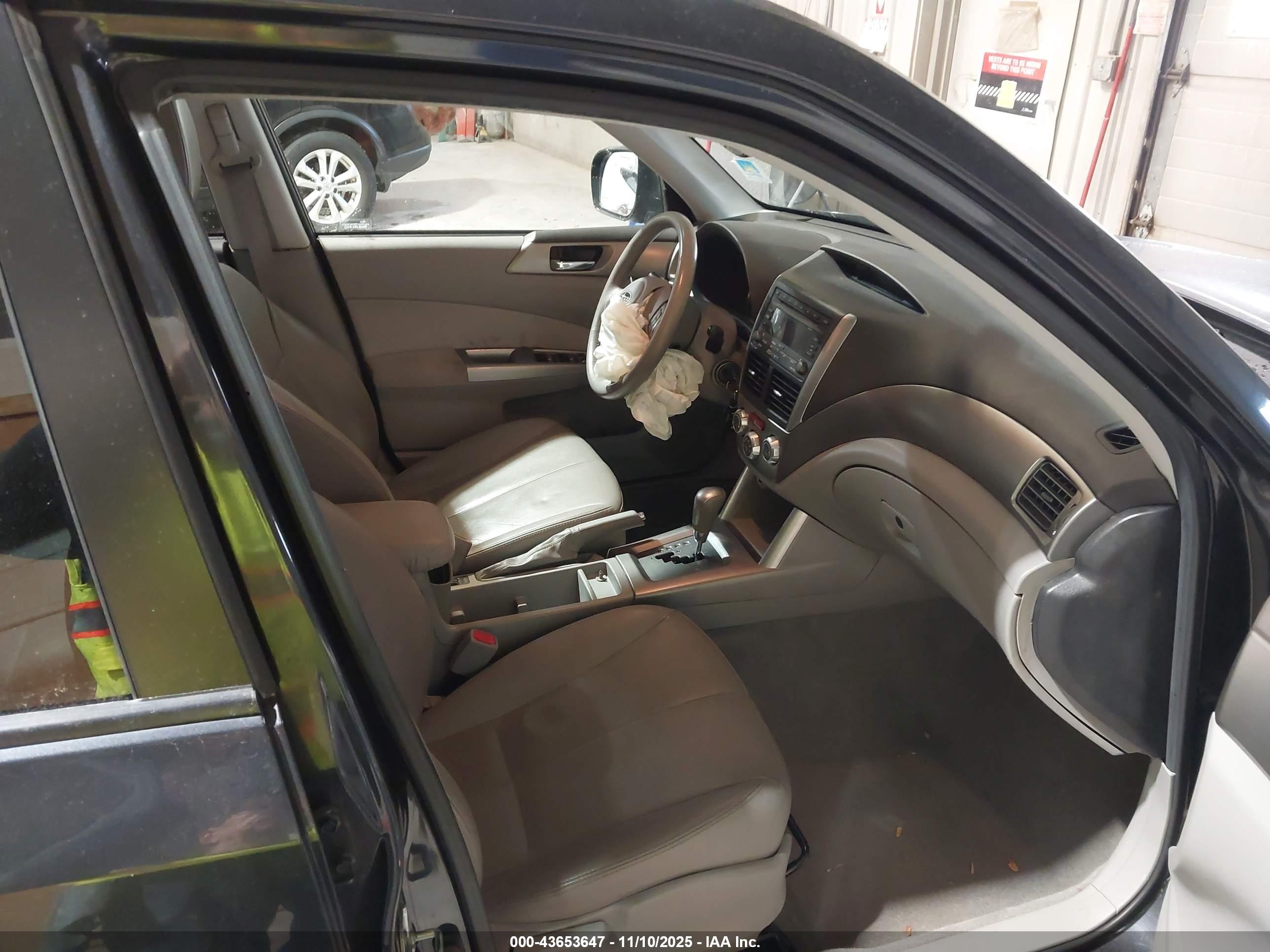 SUBARU FORESTER image 5