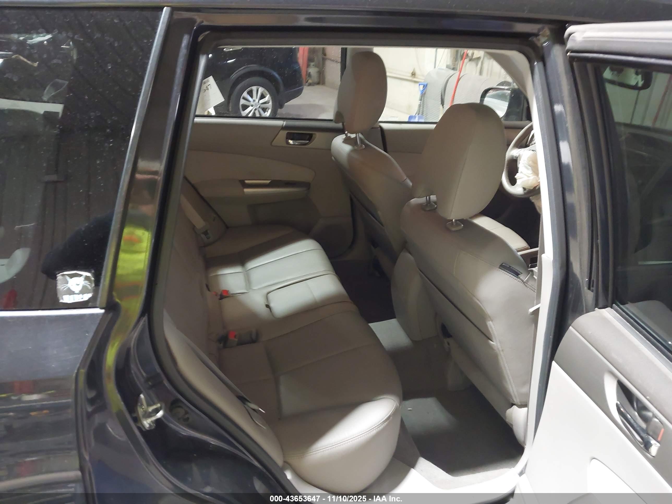 SUBARU FORESTER image 8