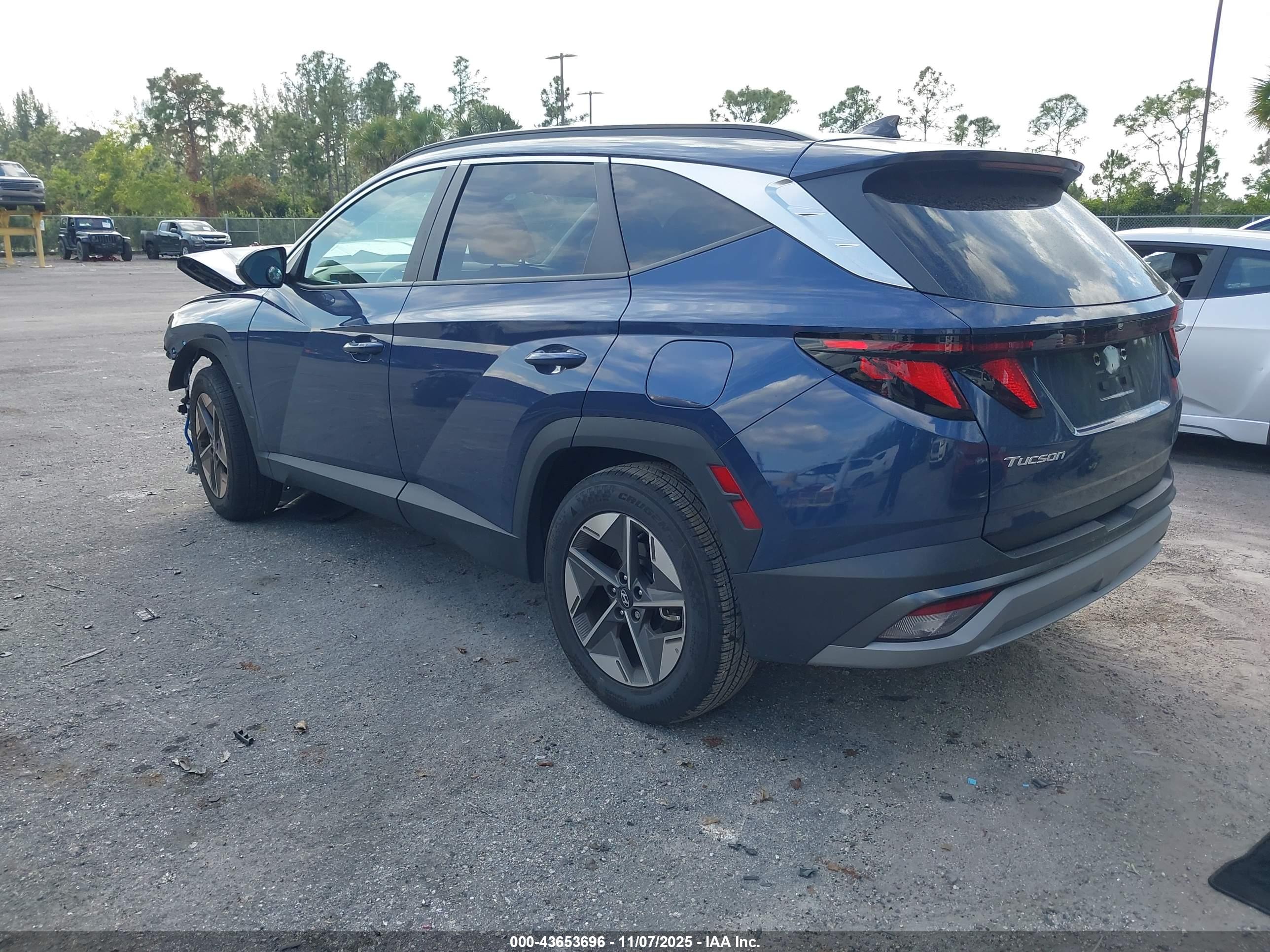 HYUNDAI TUCSON image 3
