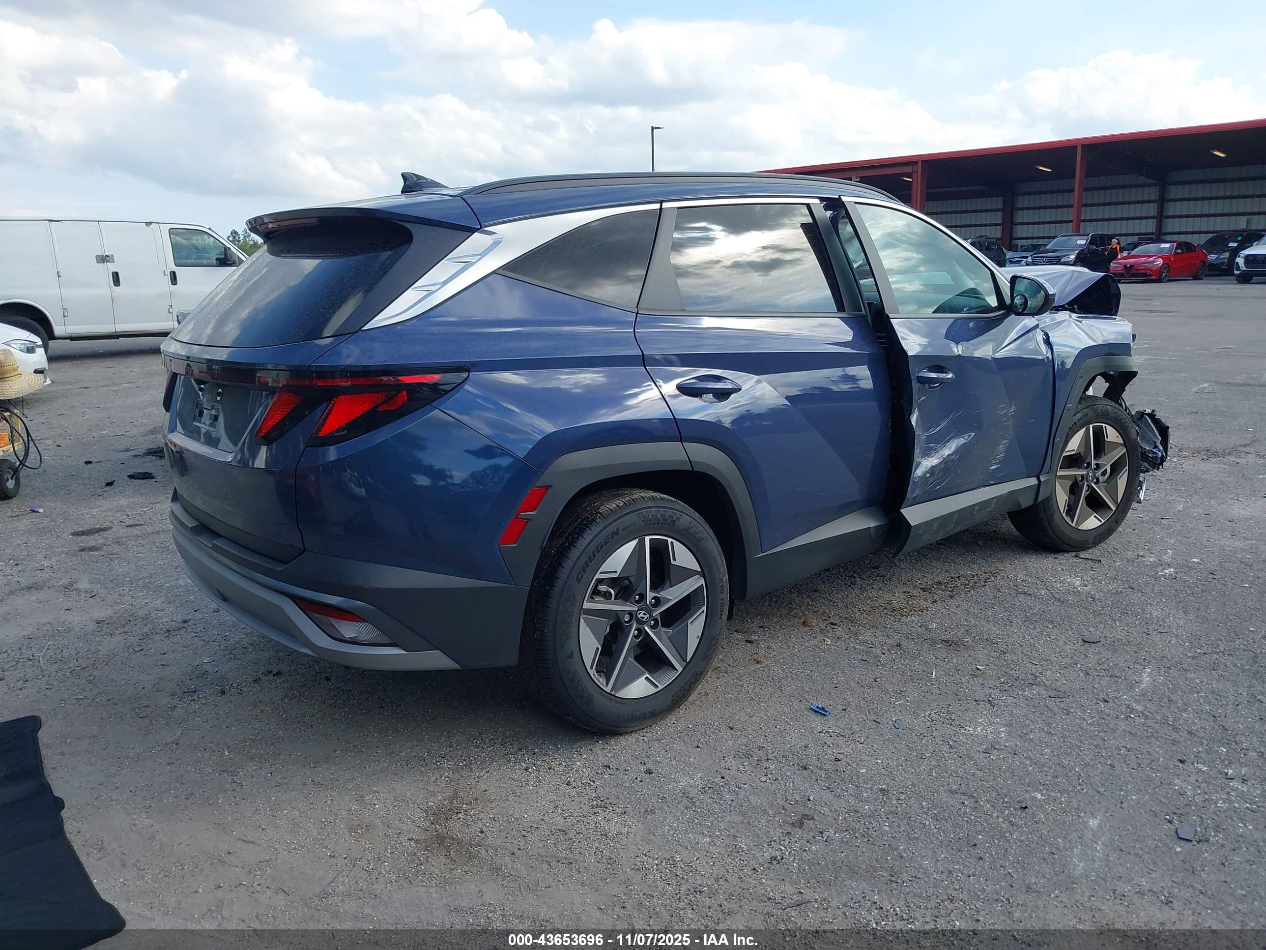 HYUNDAI TUCSON image 4