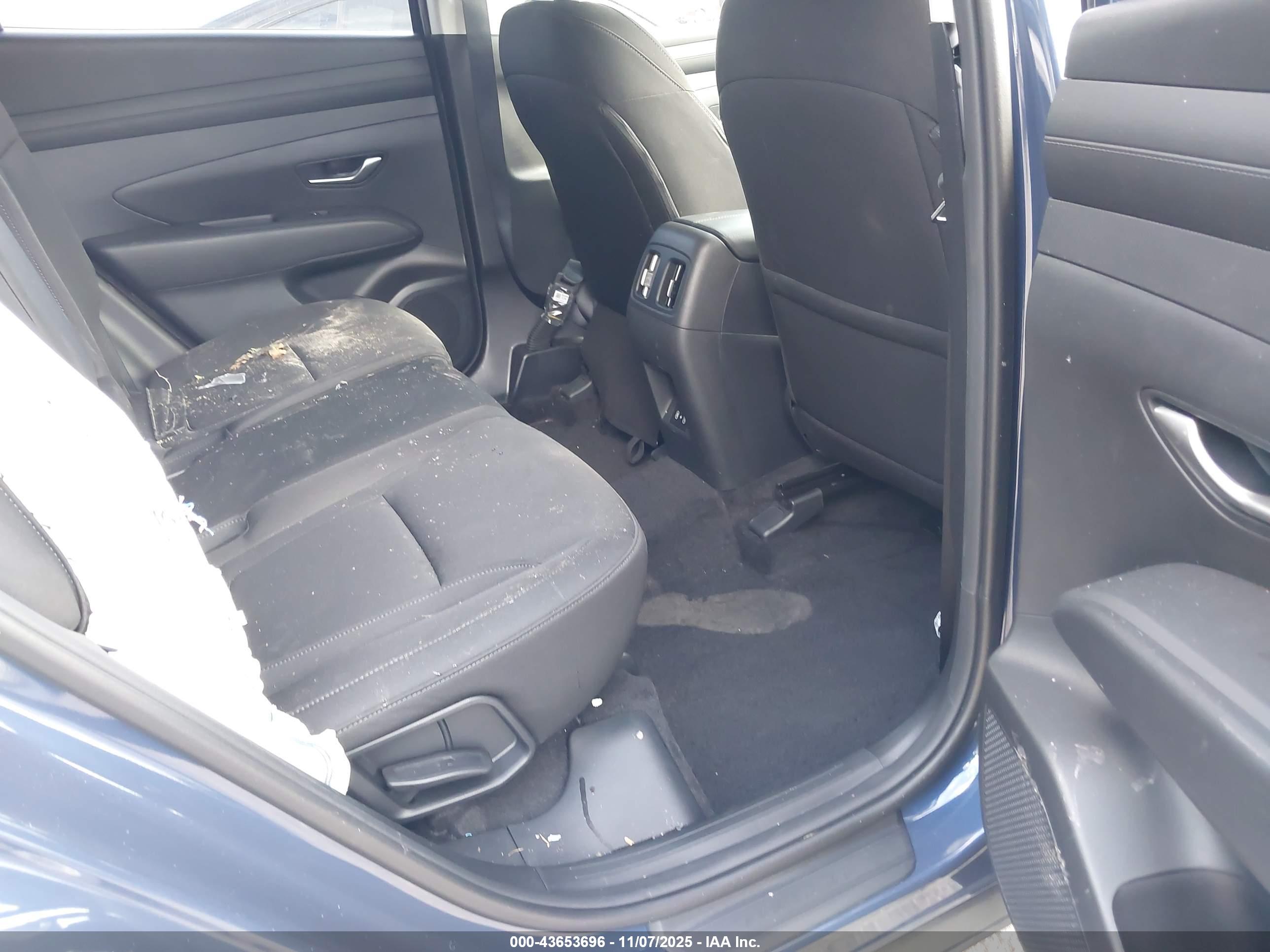 HYUNDAI TUCSON image 8