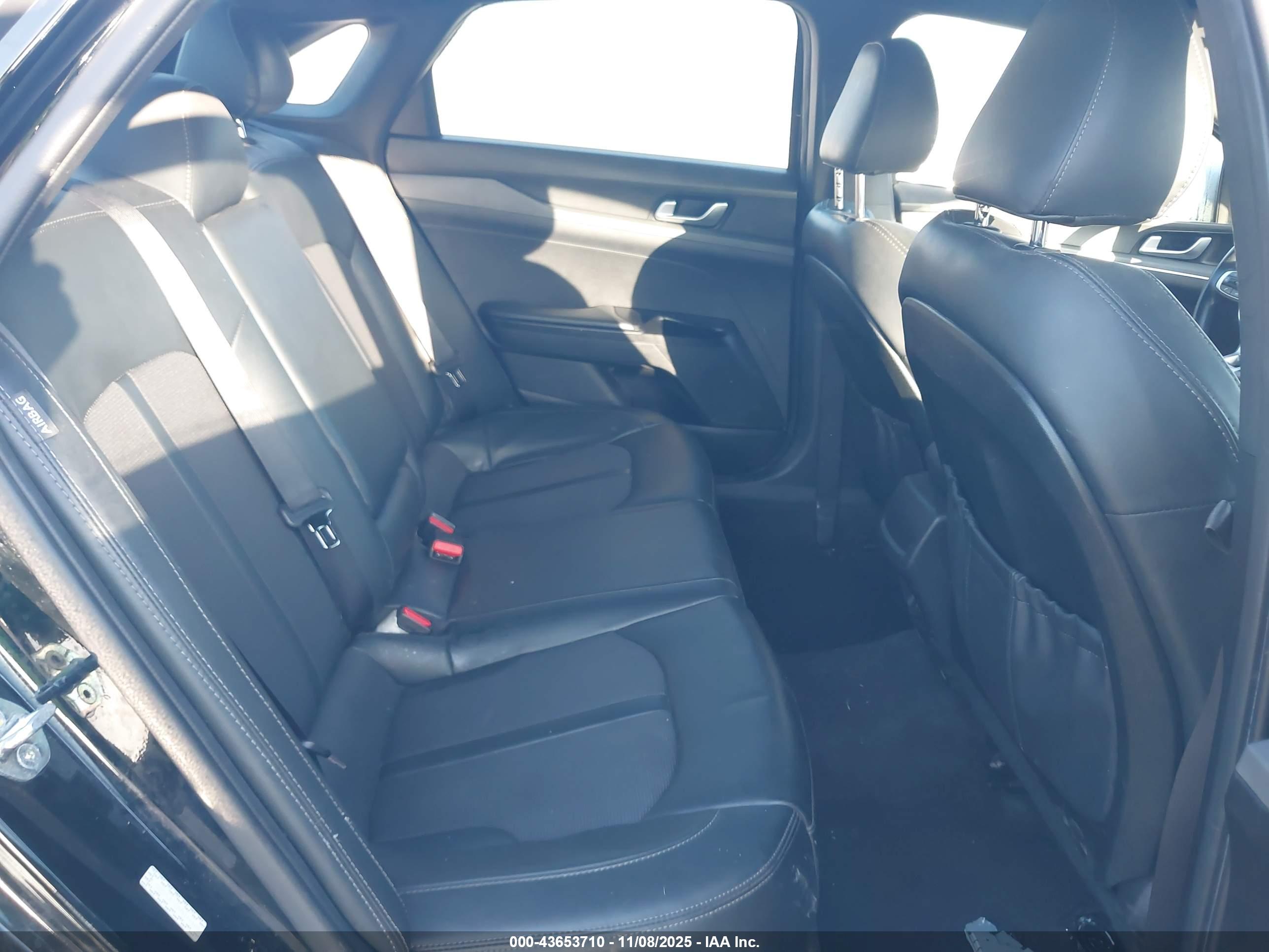 KIA K5 image 8