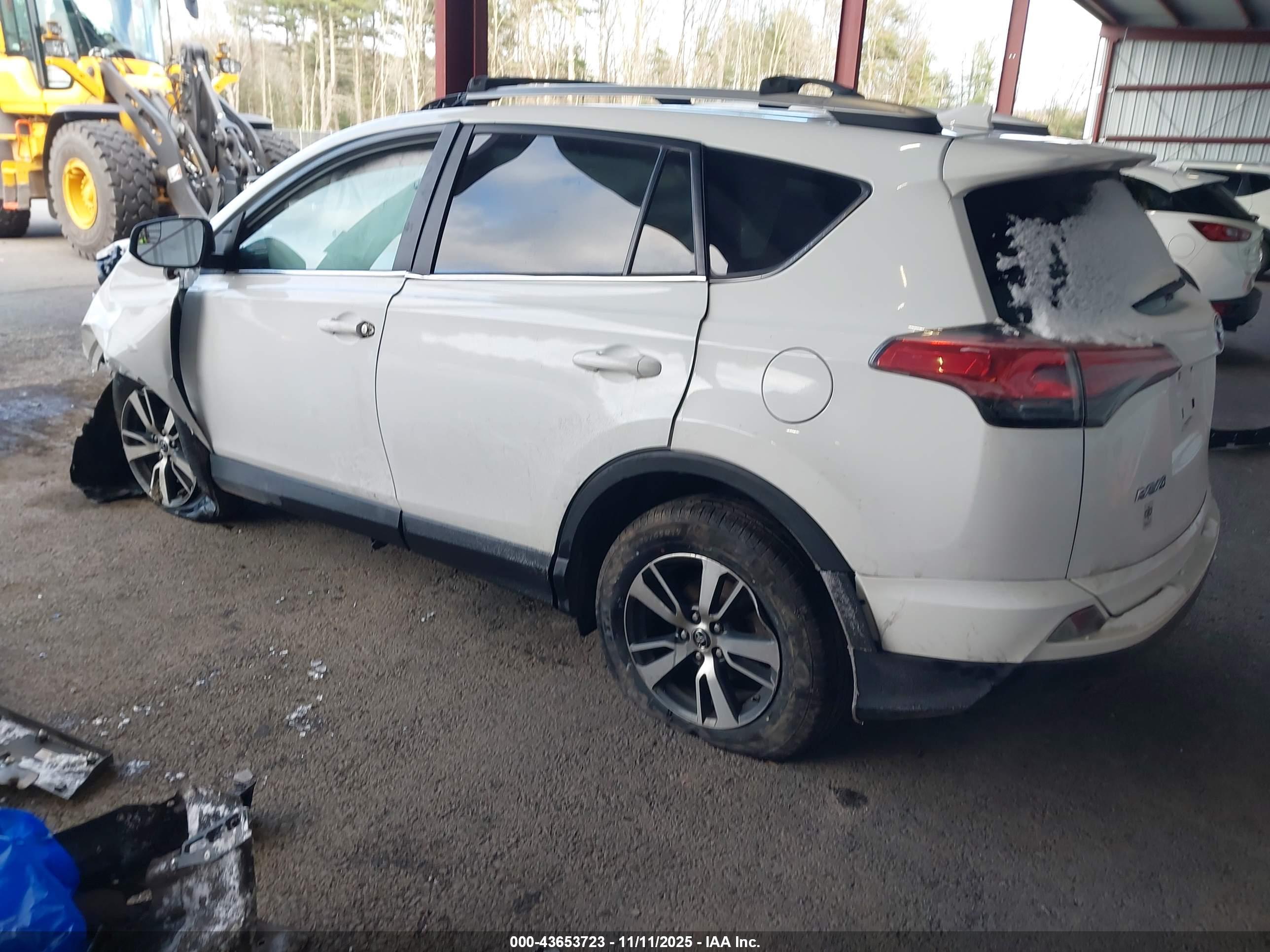 TOYOTA RAV4 image 3