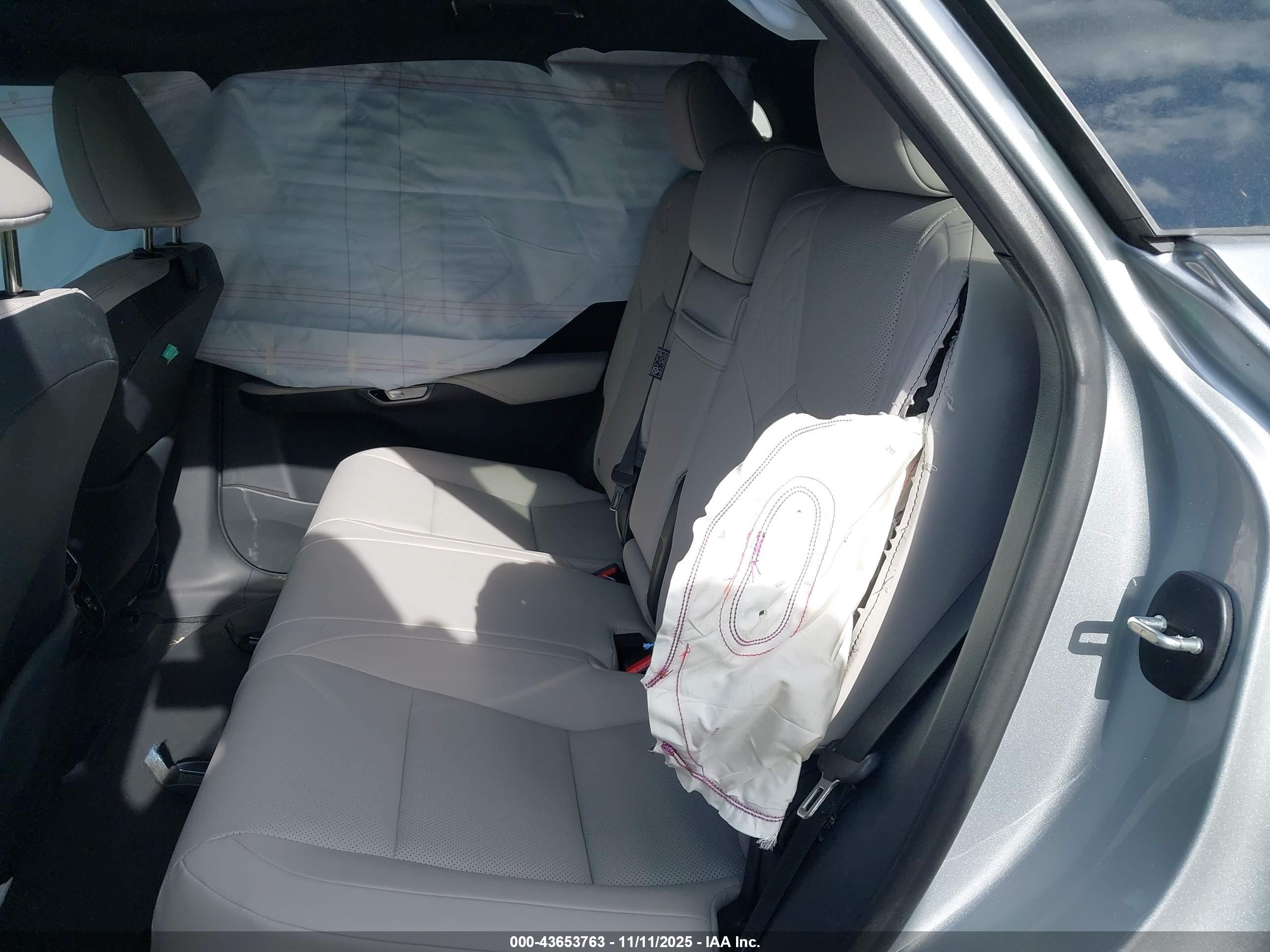 LEXUS RX image 8