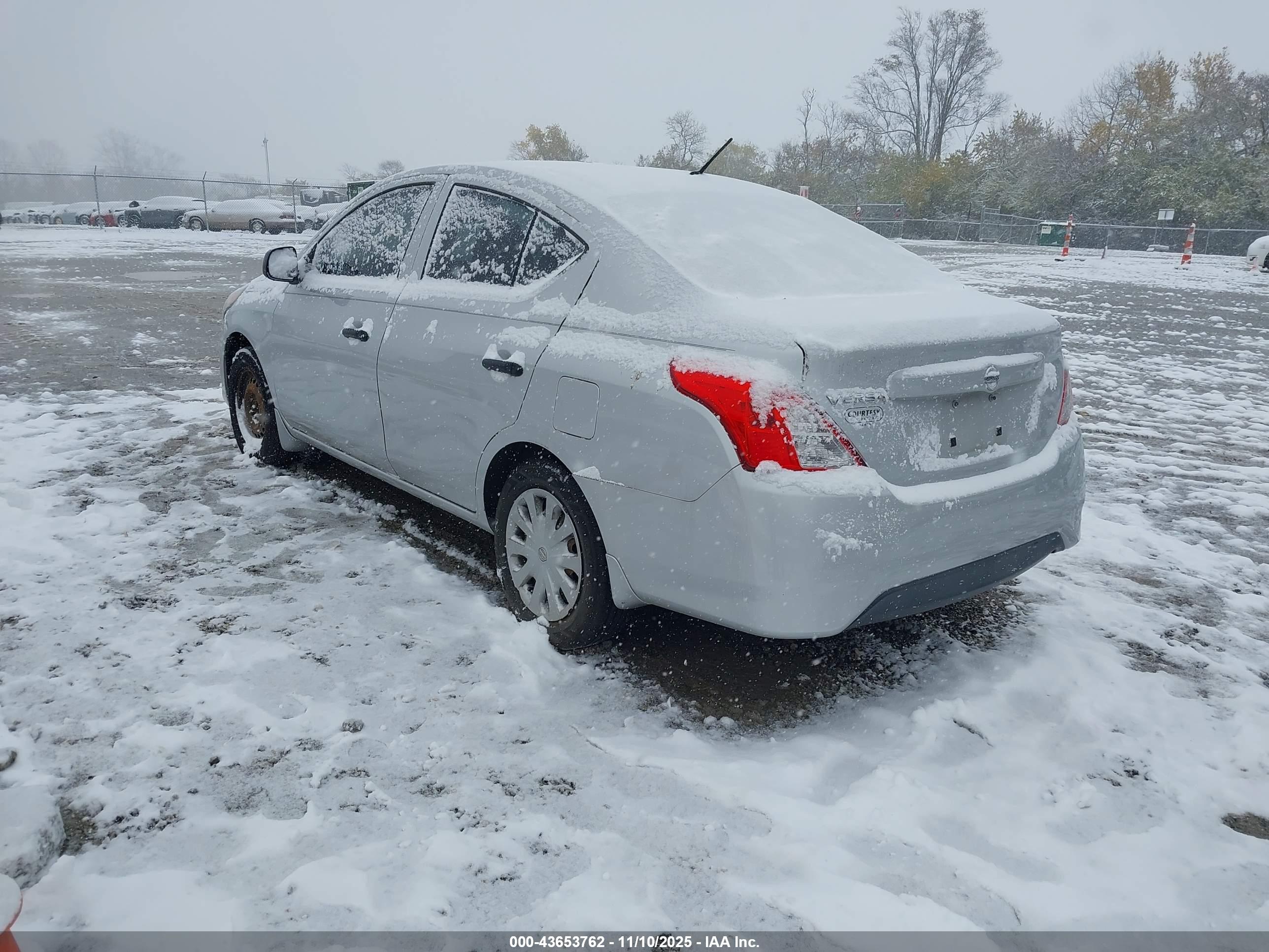 NISSAN VERSA image 3