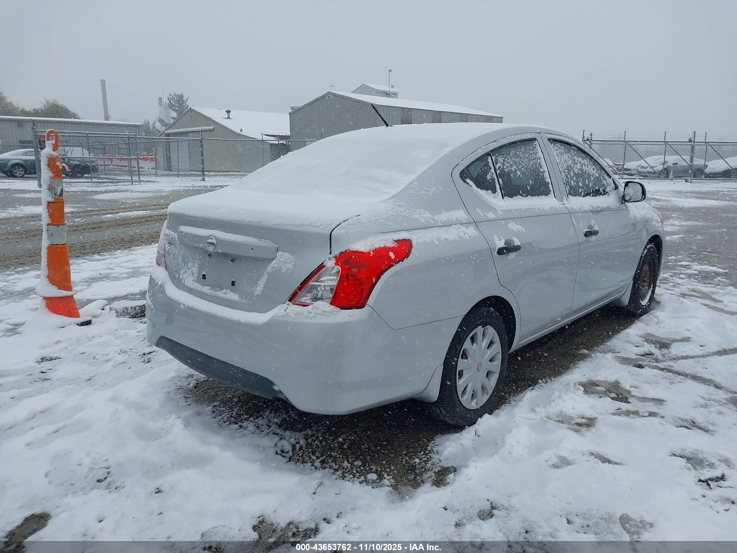 NISSAN VERSA image 4