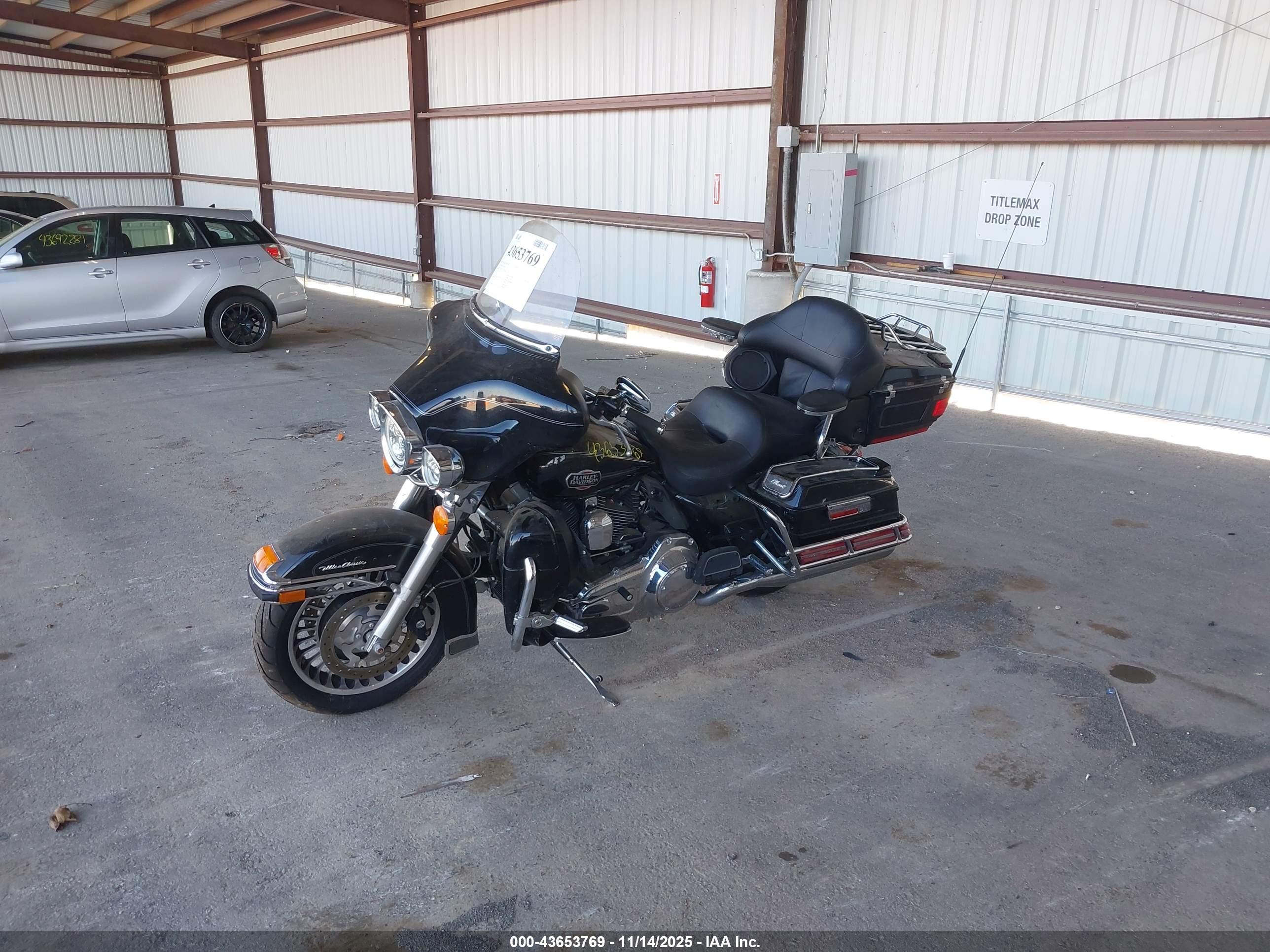 HARLEY-DAVIDSON FLHTCU image 2