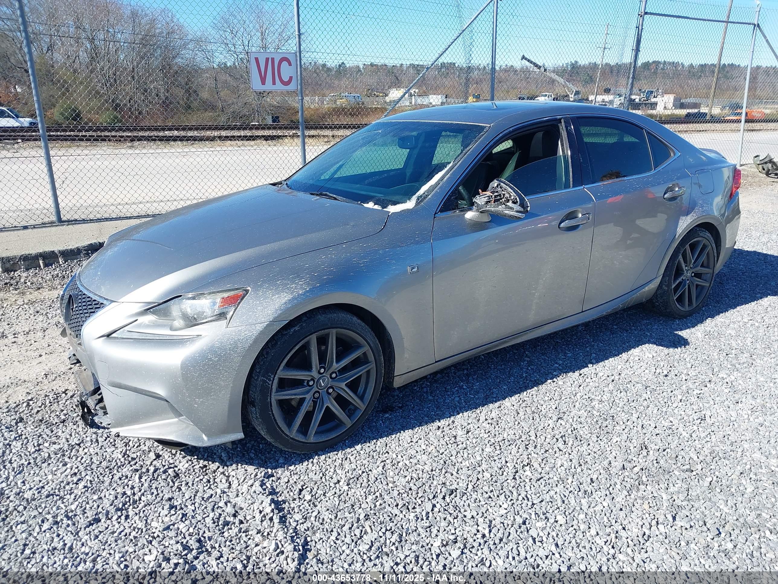 LEXUS IS image 2