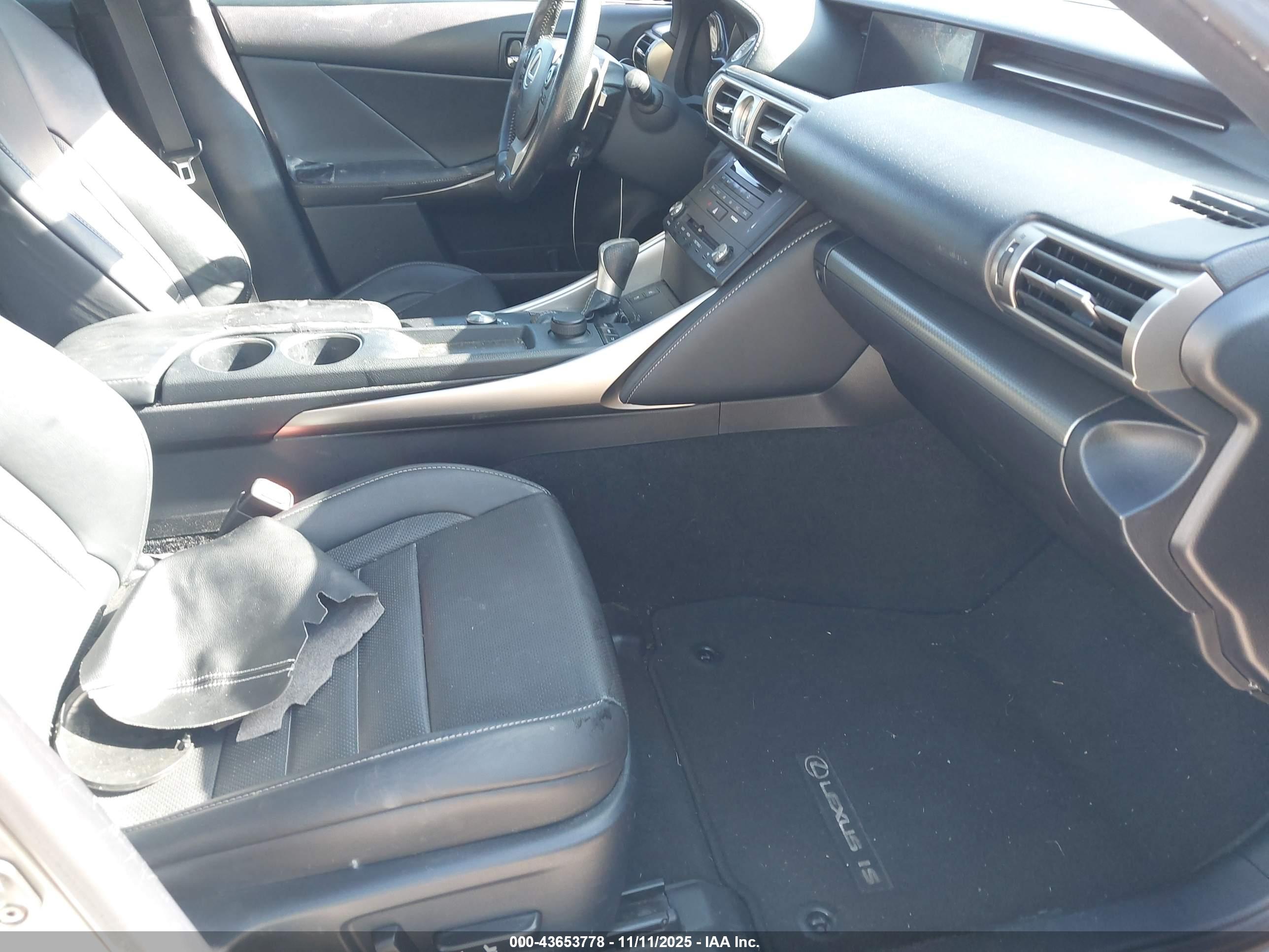 LEXUS IS image 5