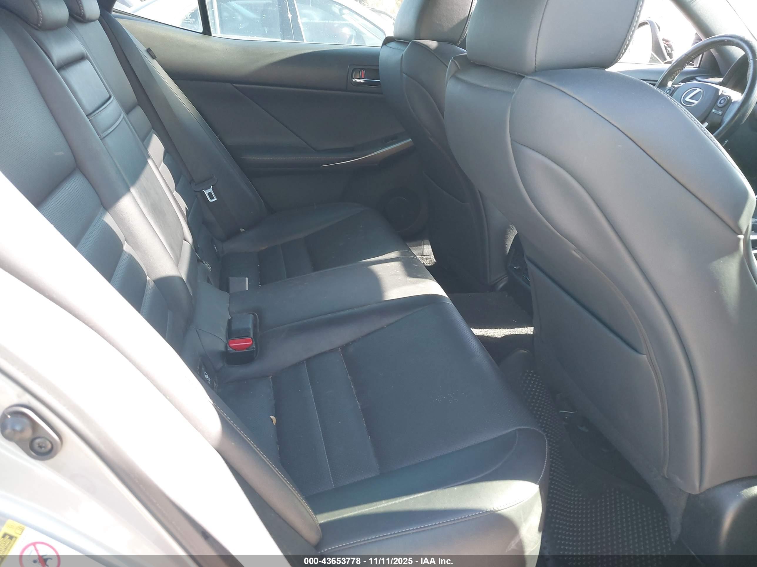 LEXUS IS image 8