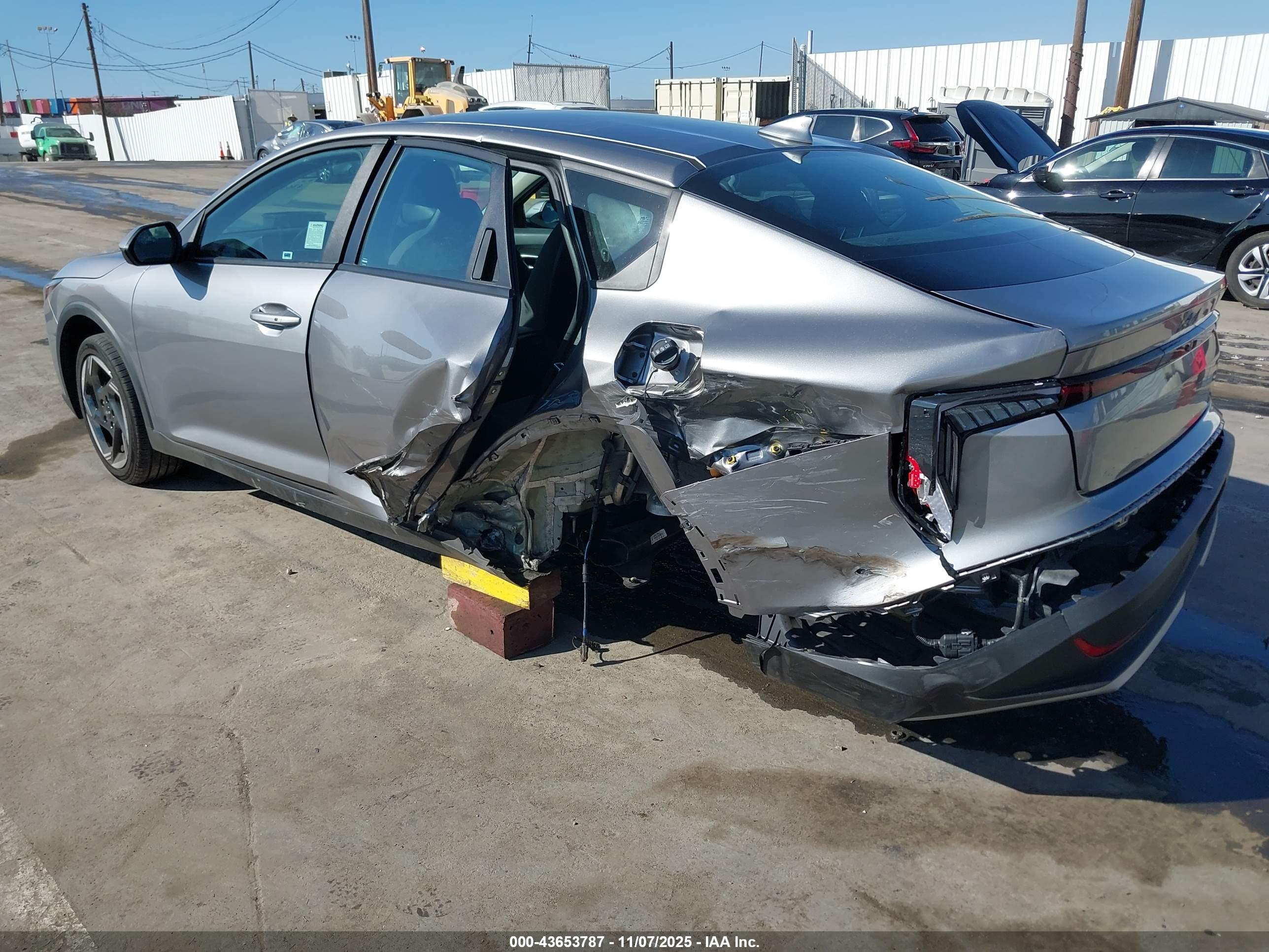 KIA K4 image 3