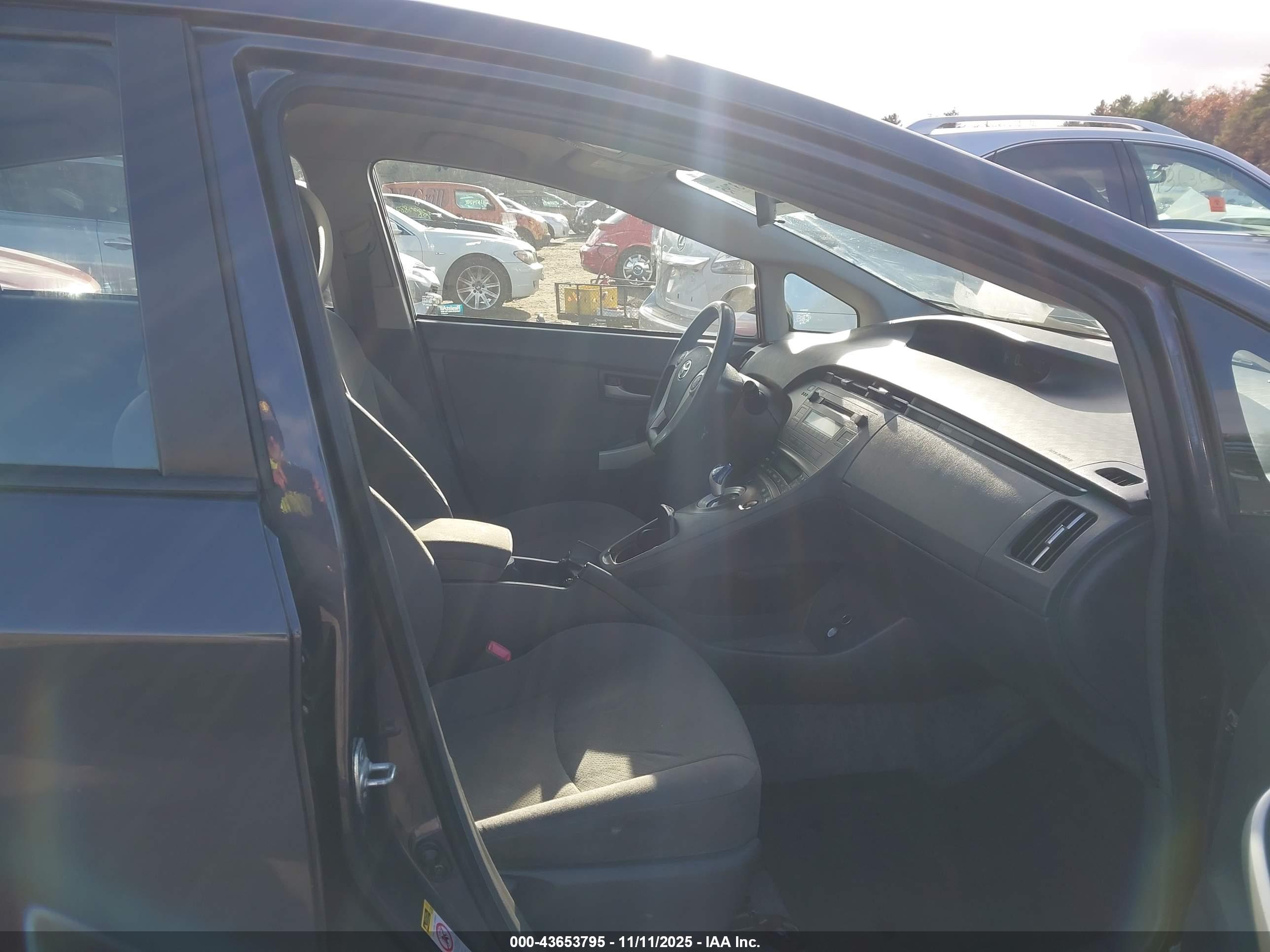 TOYOTA PRIUS image 5