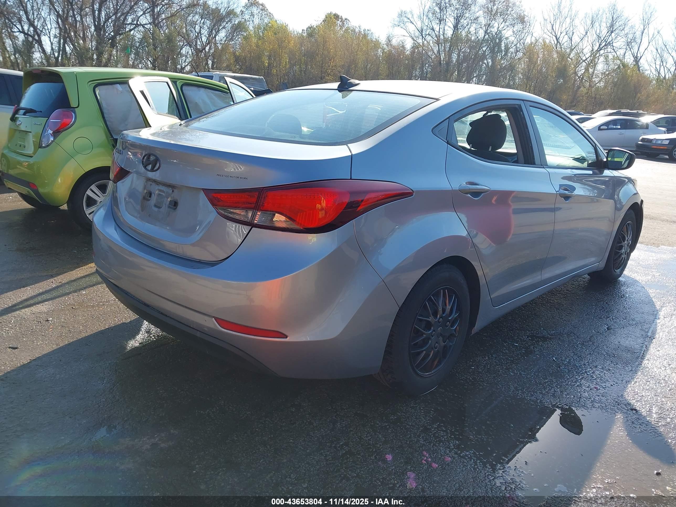 HYUNDAI ELANTRA image 4