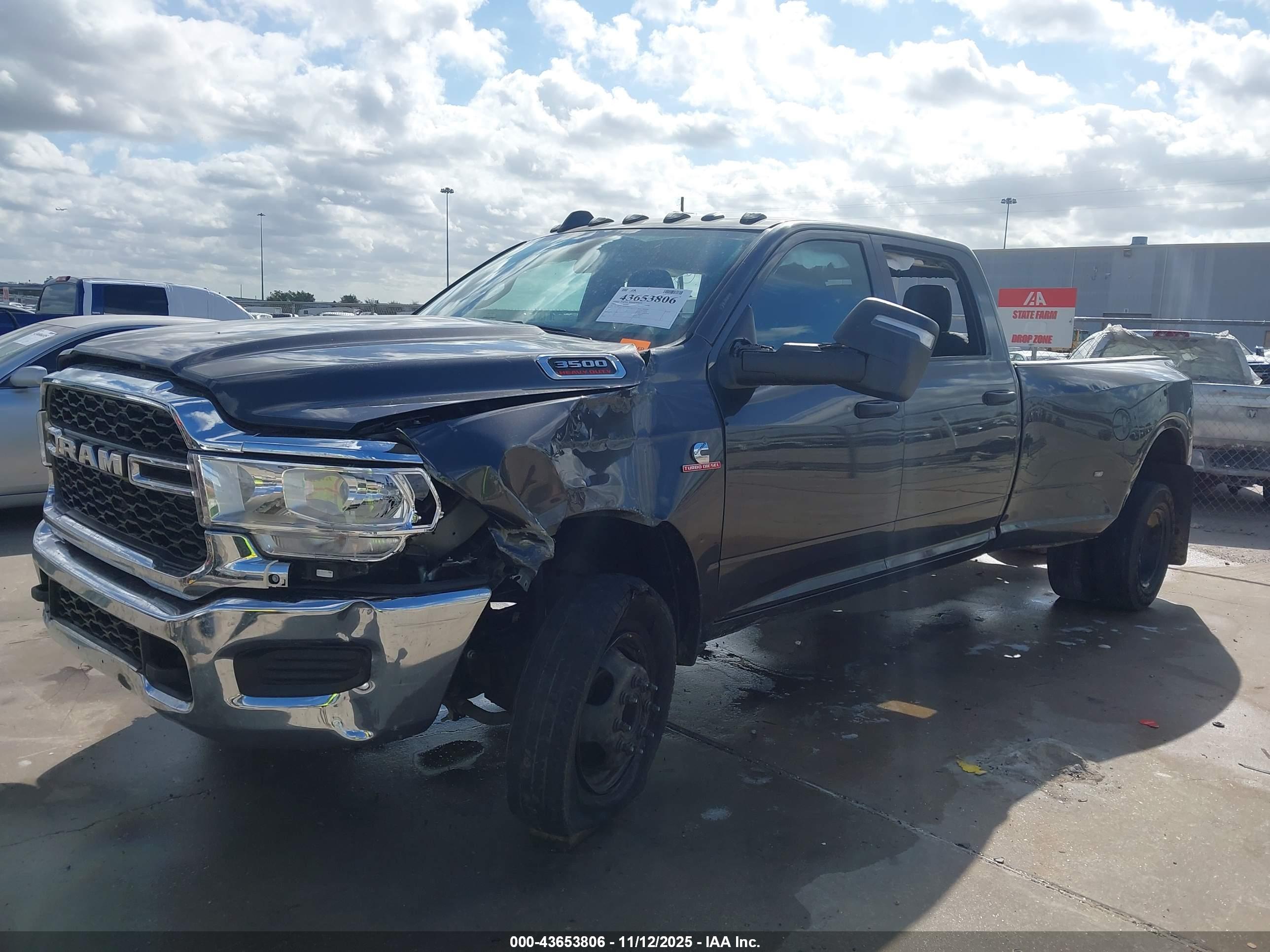 RAM 3500 image 2