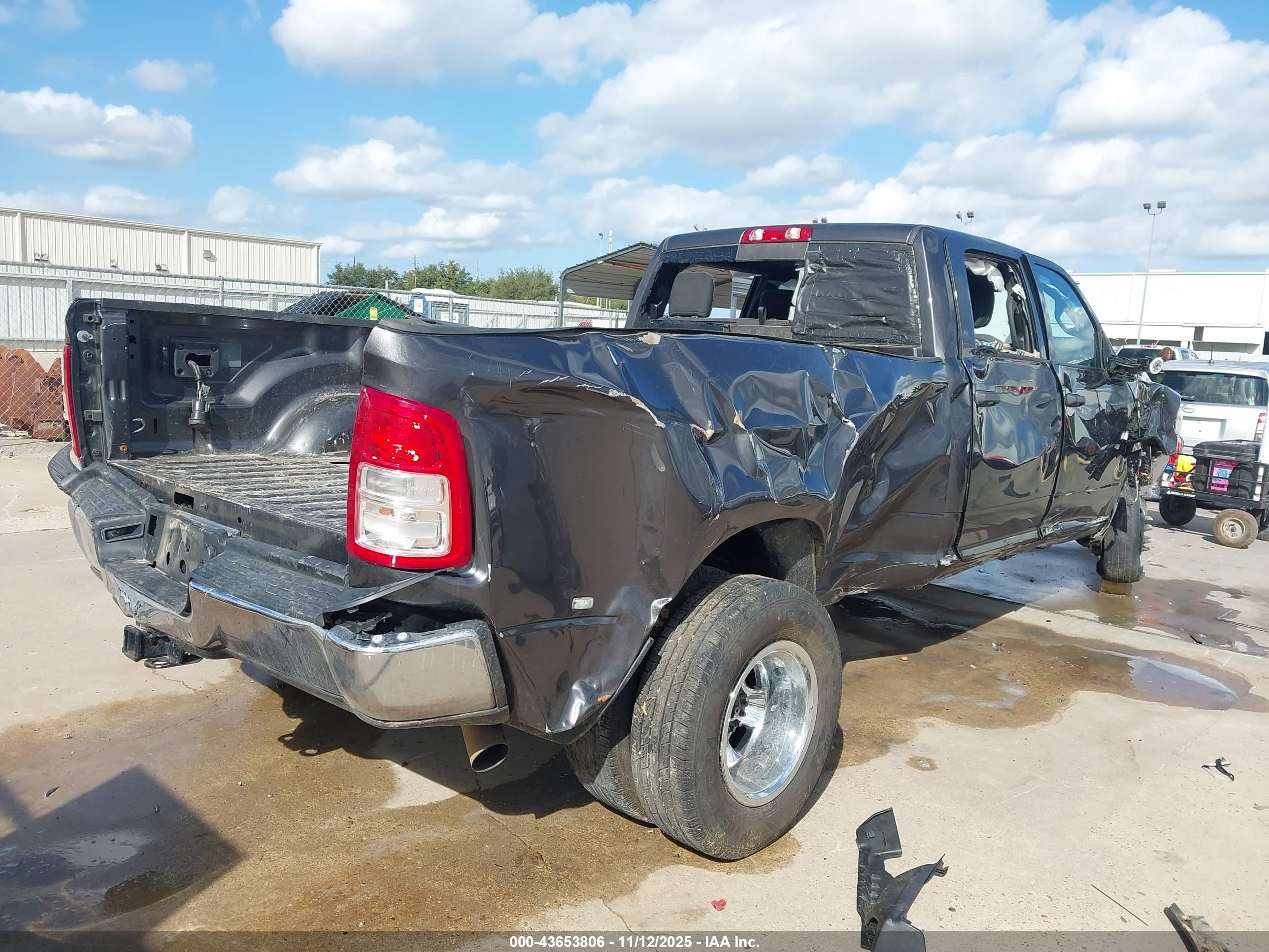 RAM 3500 image 4