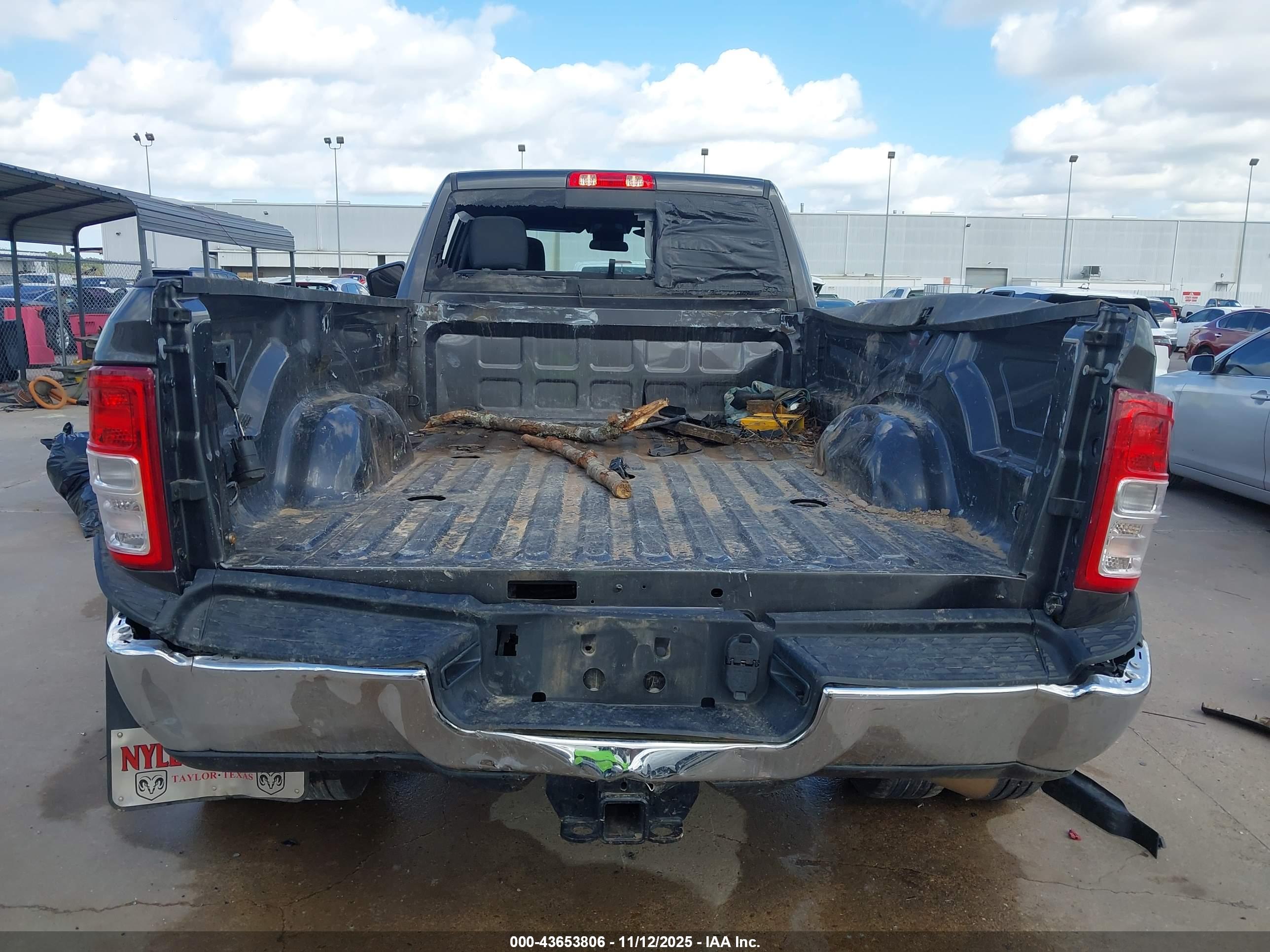 RAM 3500 image 8