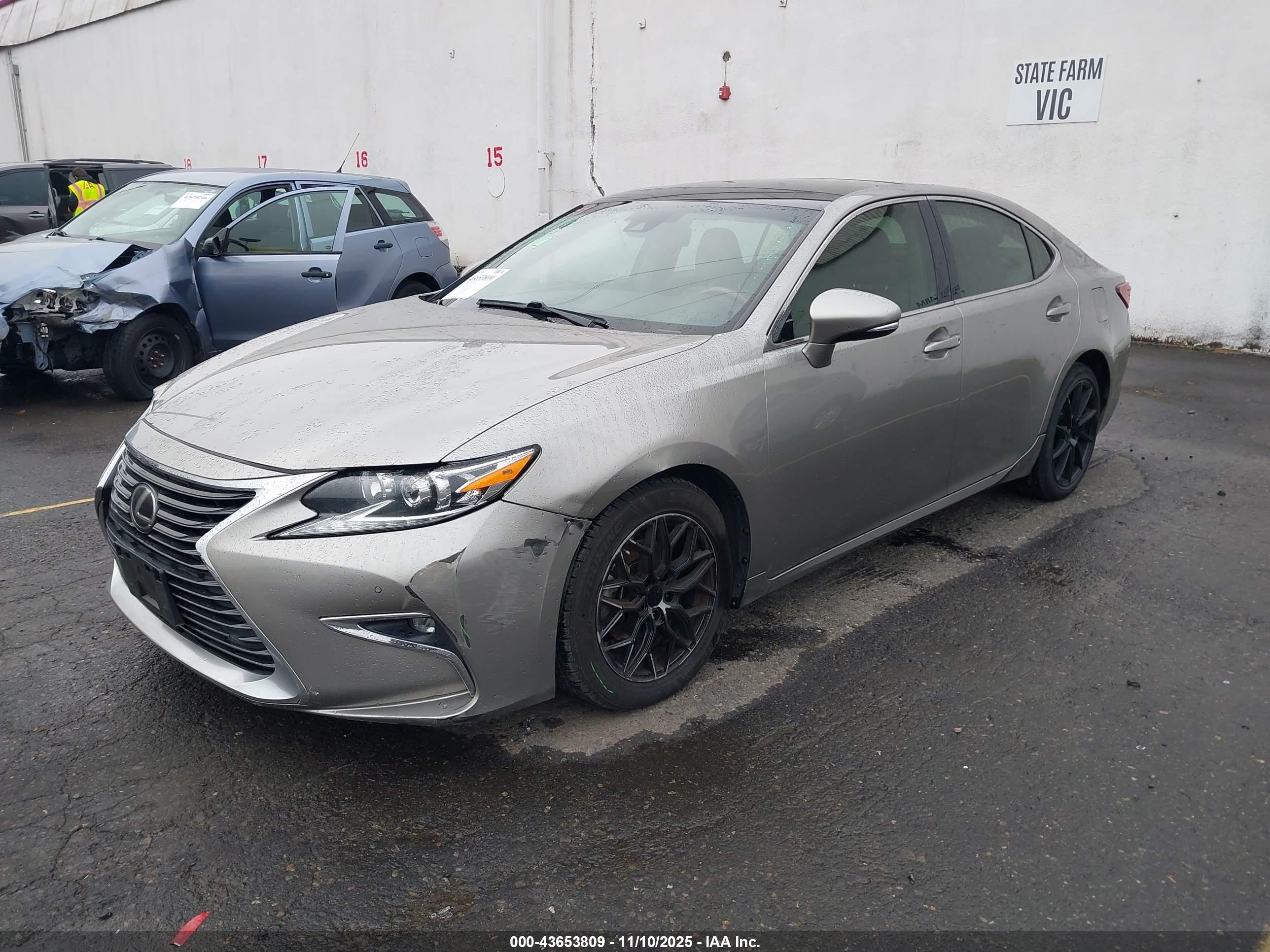 LEXUS ES image 2