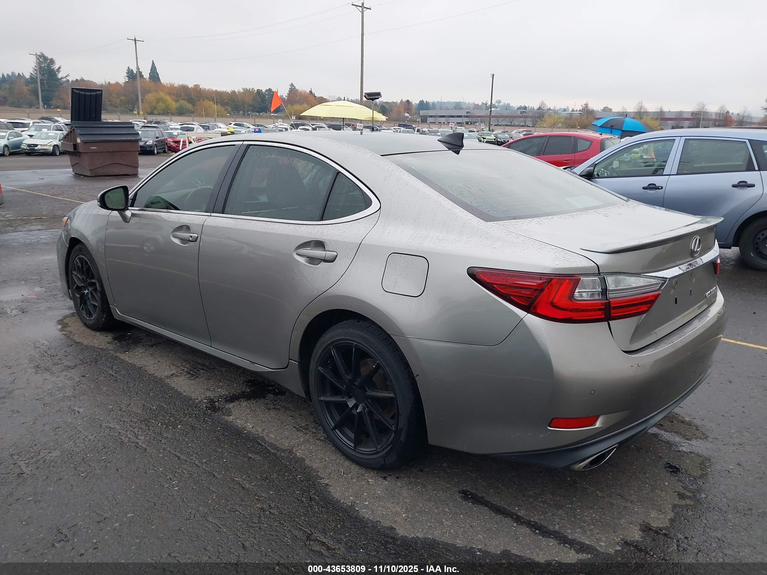 LEXUS ES image 3