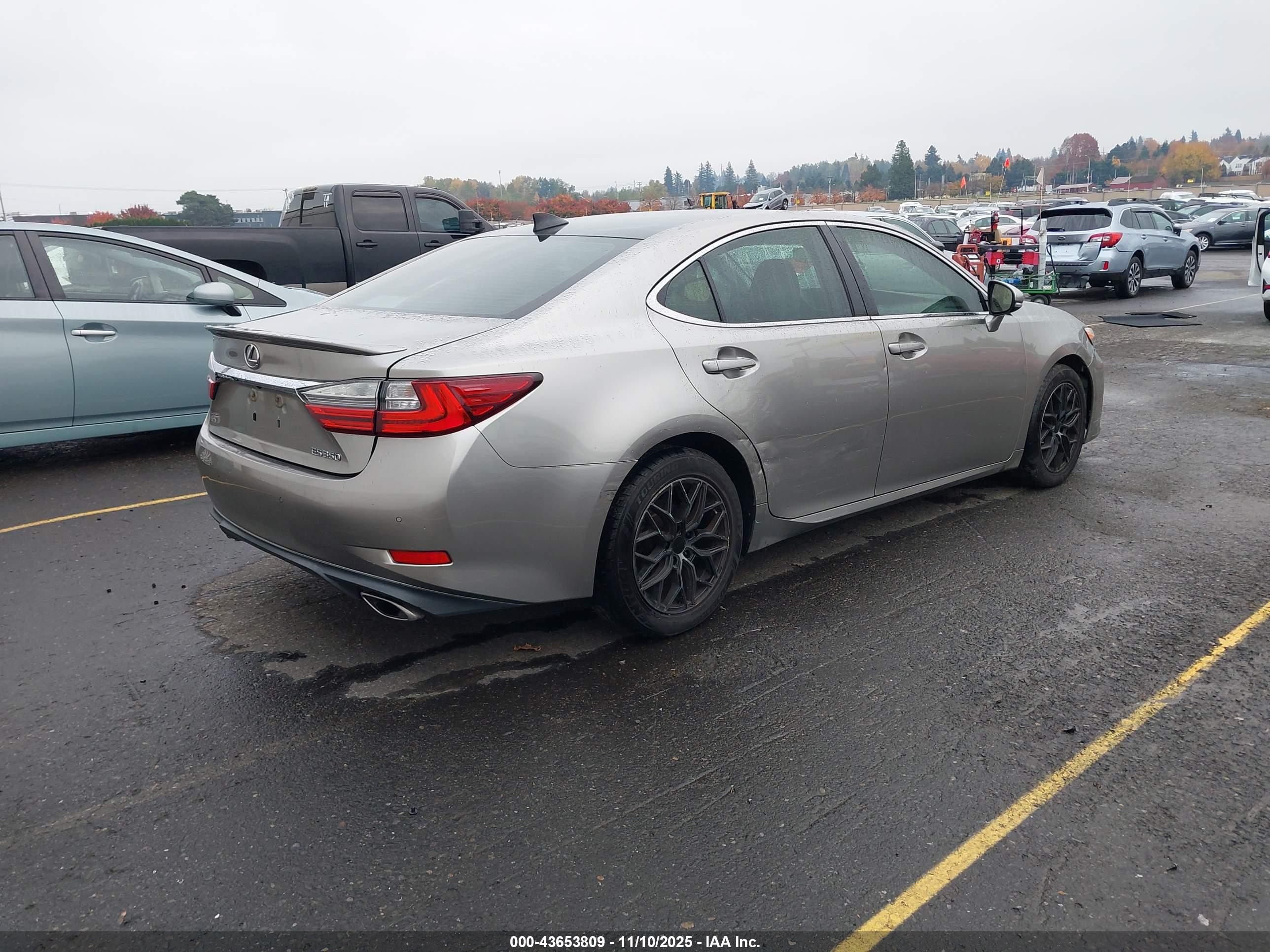 LEXUS ES image 4