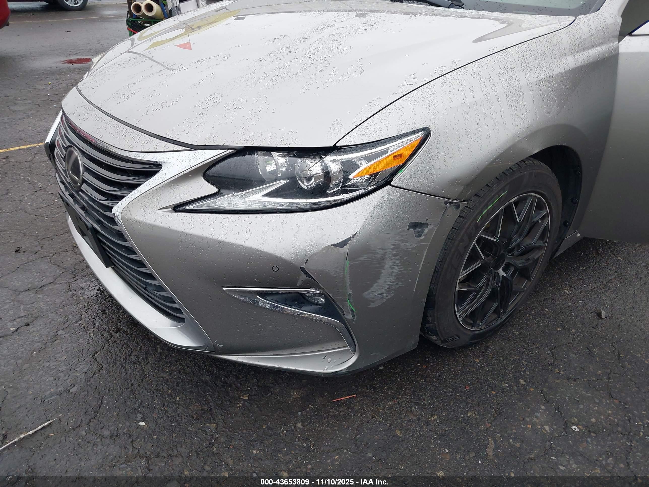 LEXUS ES image 6
