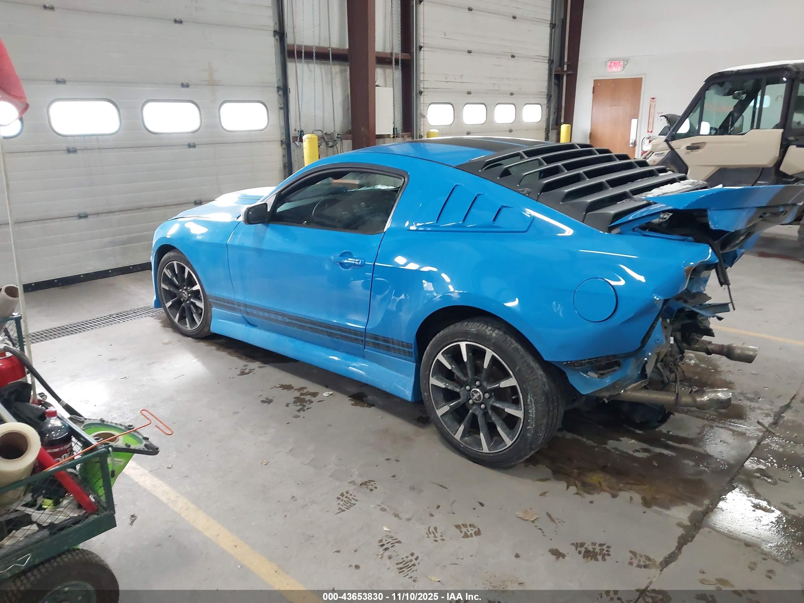 FORD MUSTANG image 3