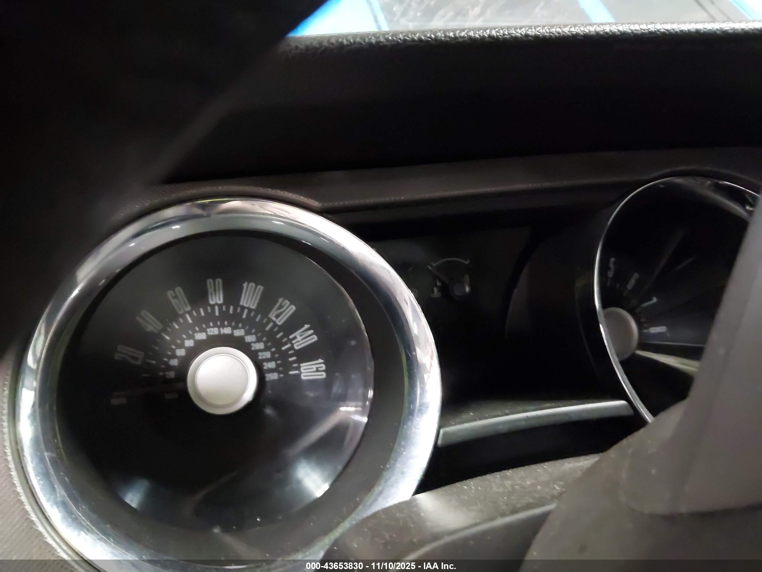 FORD MUSTANG image 7