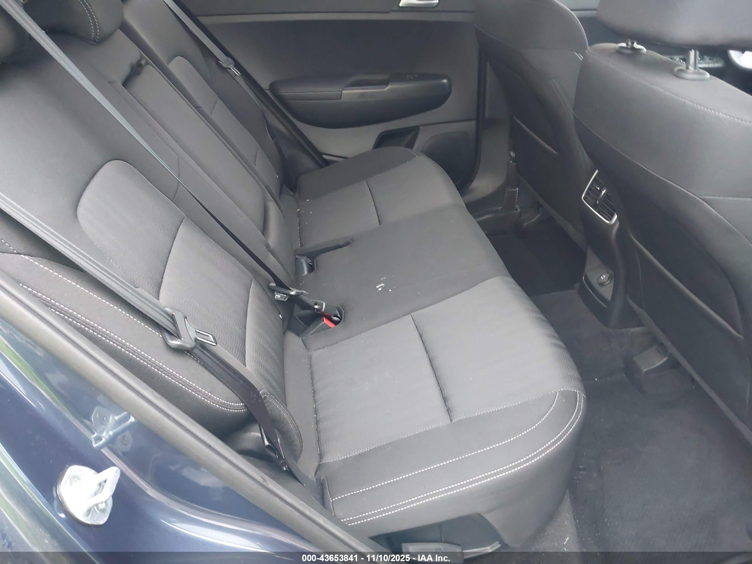 KIA SPORTAGE image 8