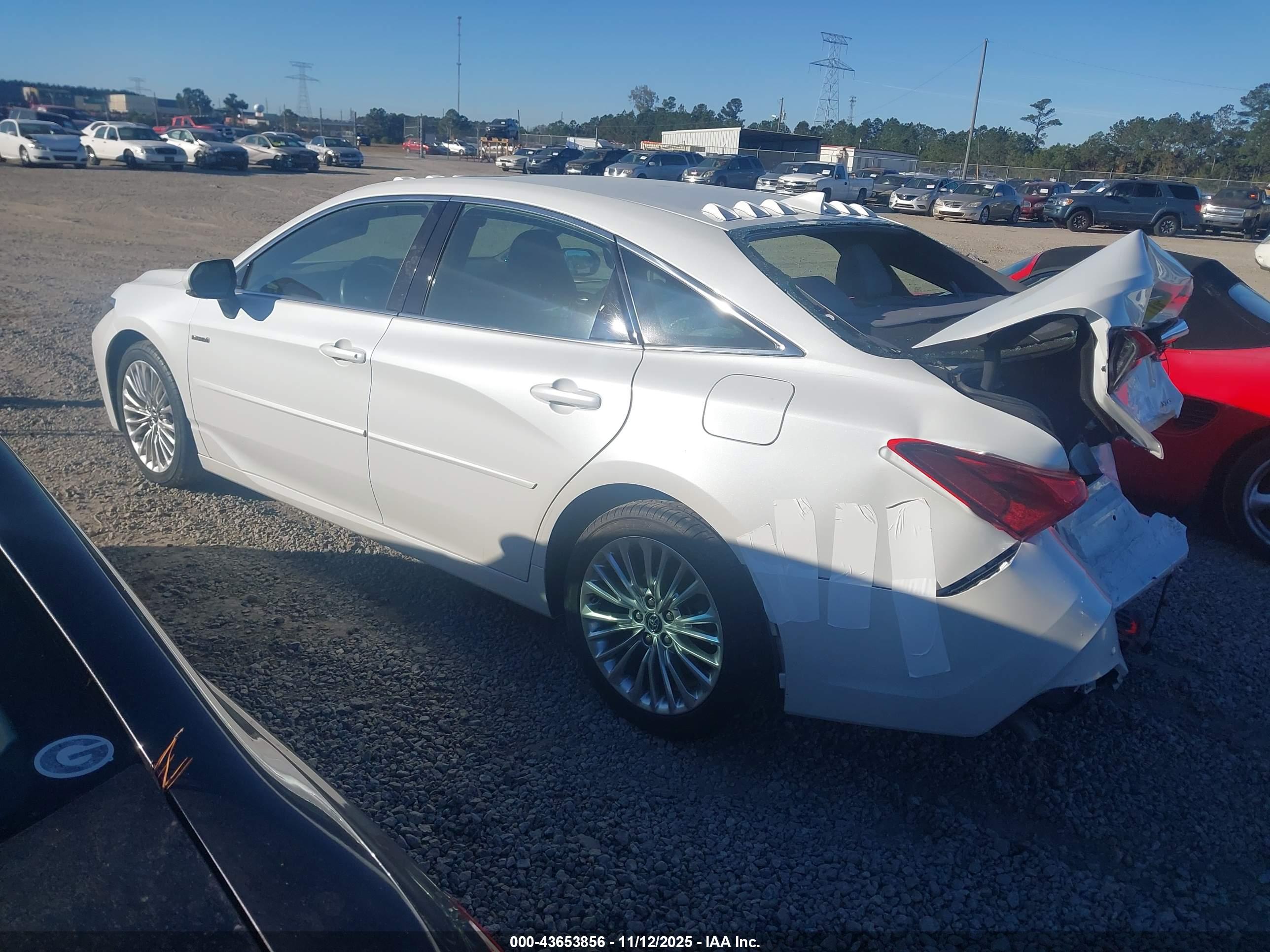 TOYOTA AVALON image 3