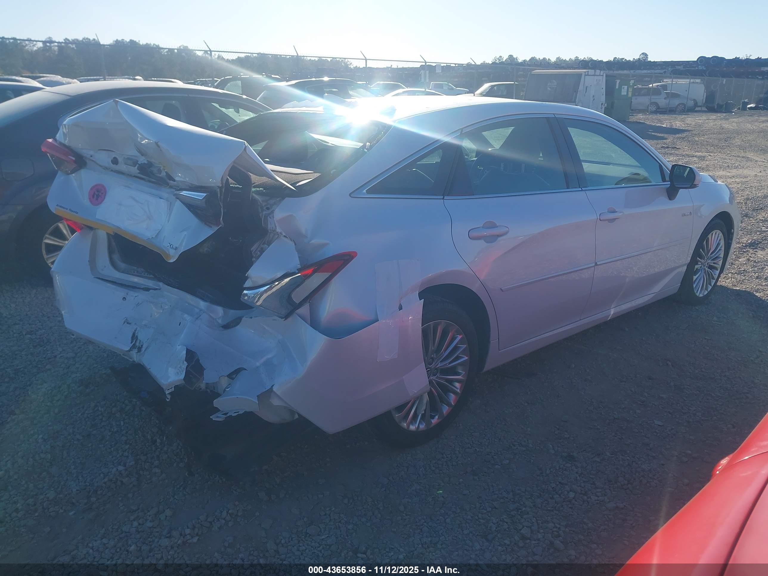 TOYOTA AVALON image 4