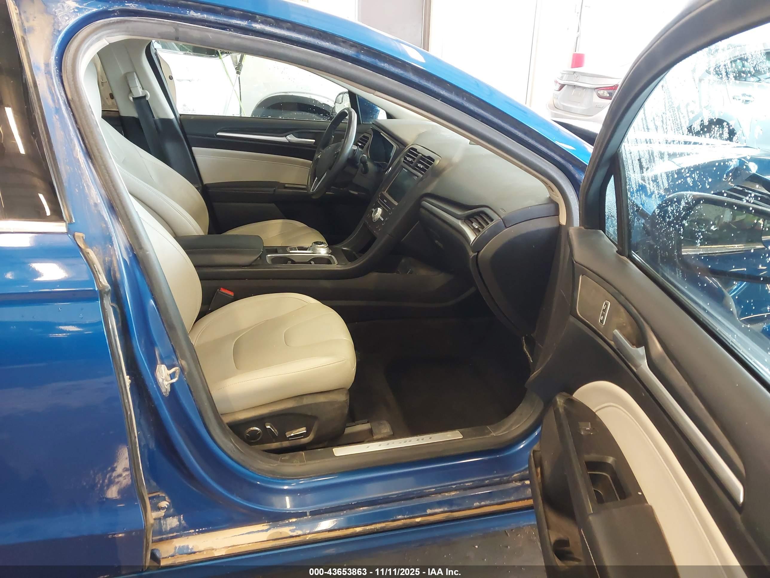 FORD FUSION image 5