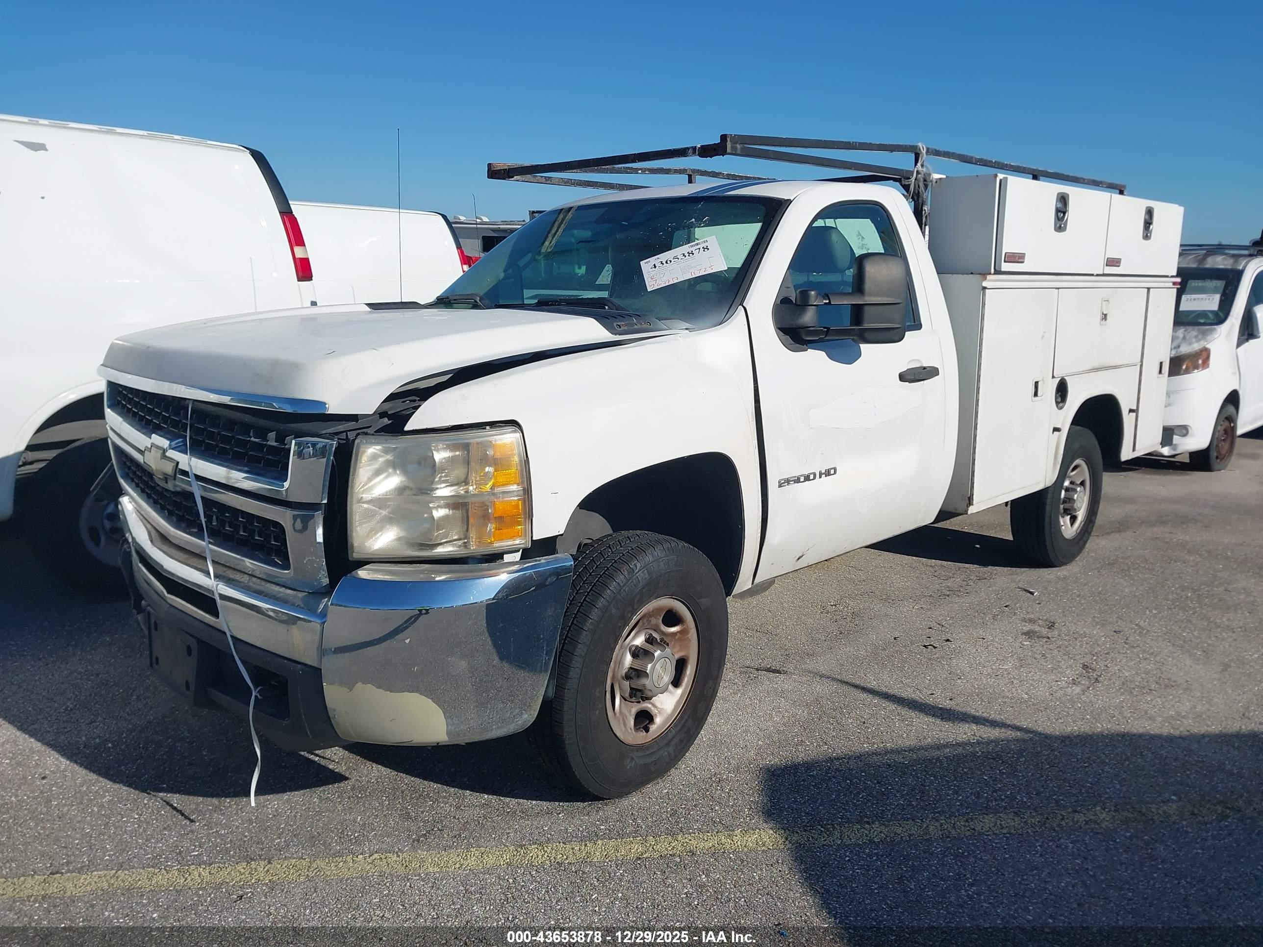 CHEVROLET SILVERADO image 2