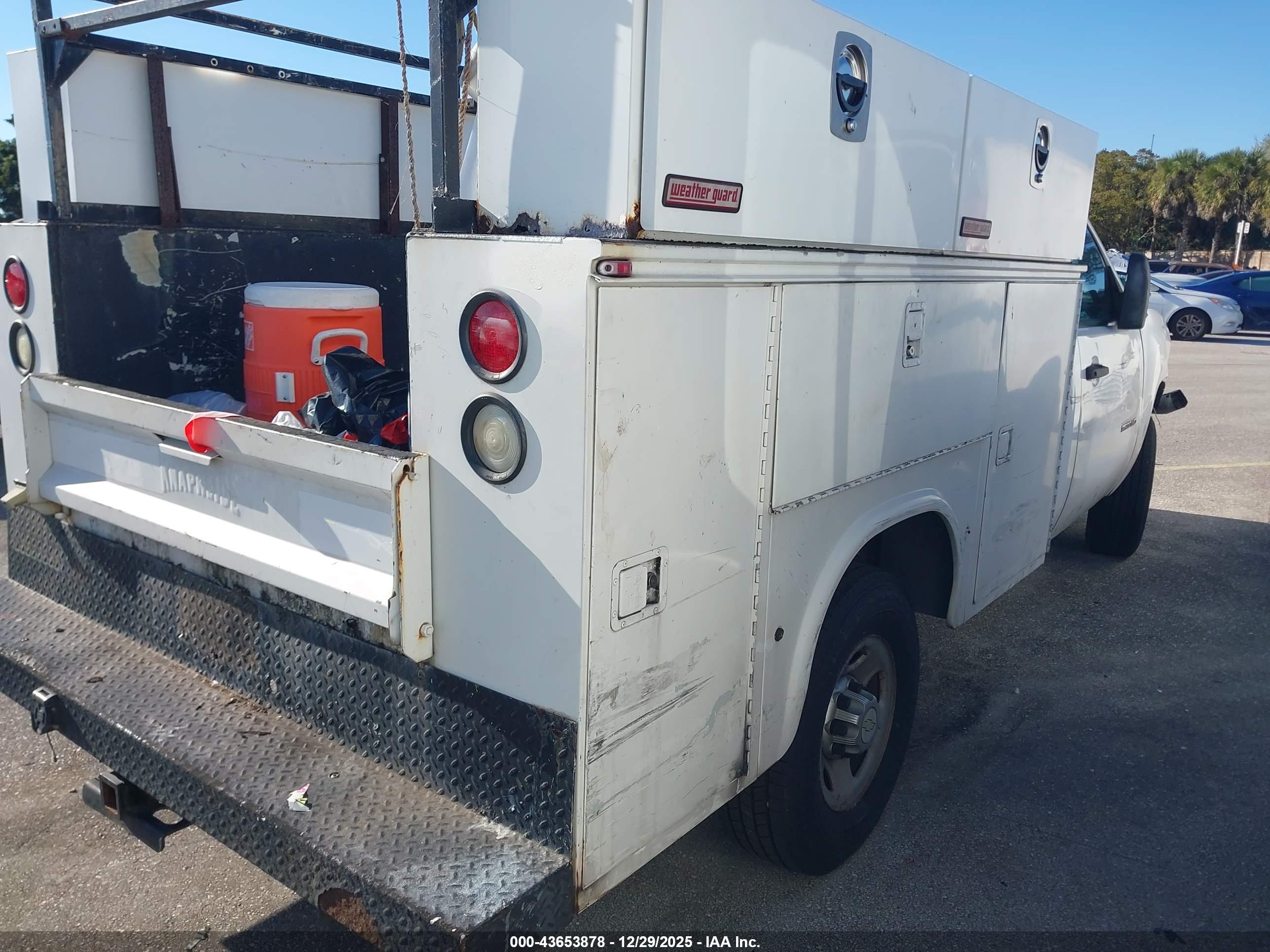 CHEVROLET SILVERADO image 4