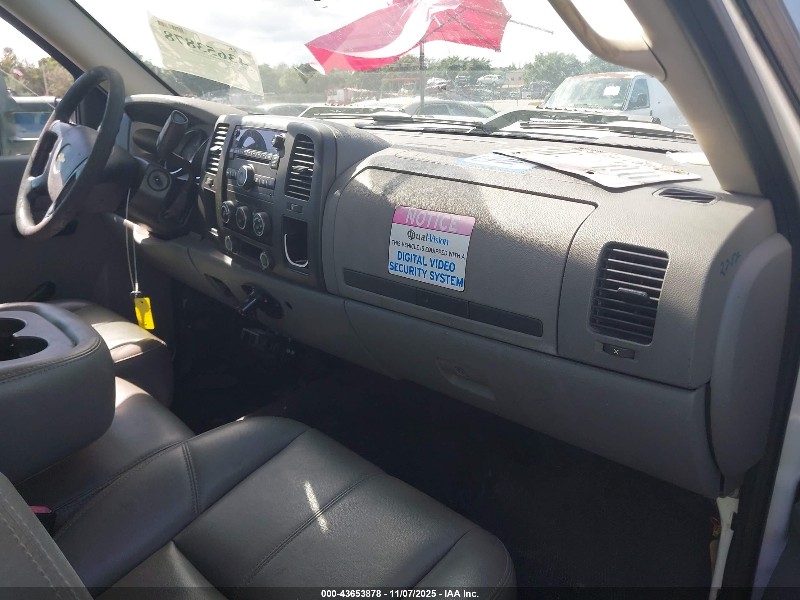 CHEVROLET SILVERADO image 5