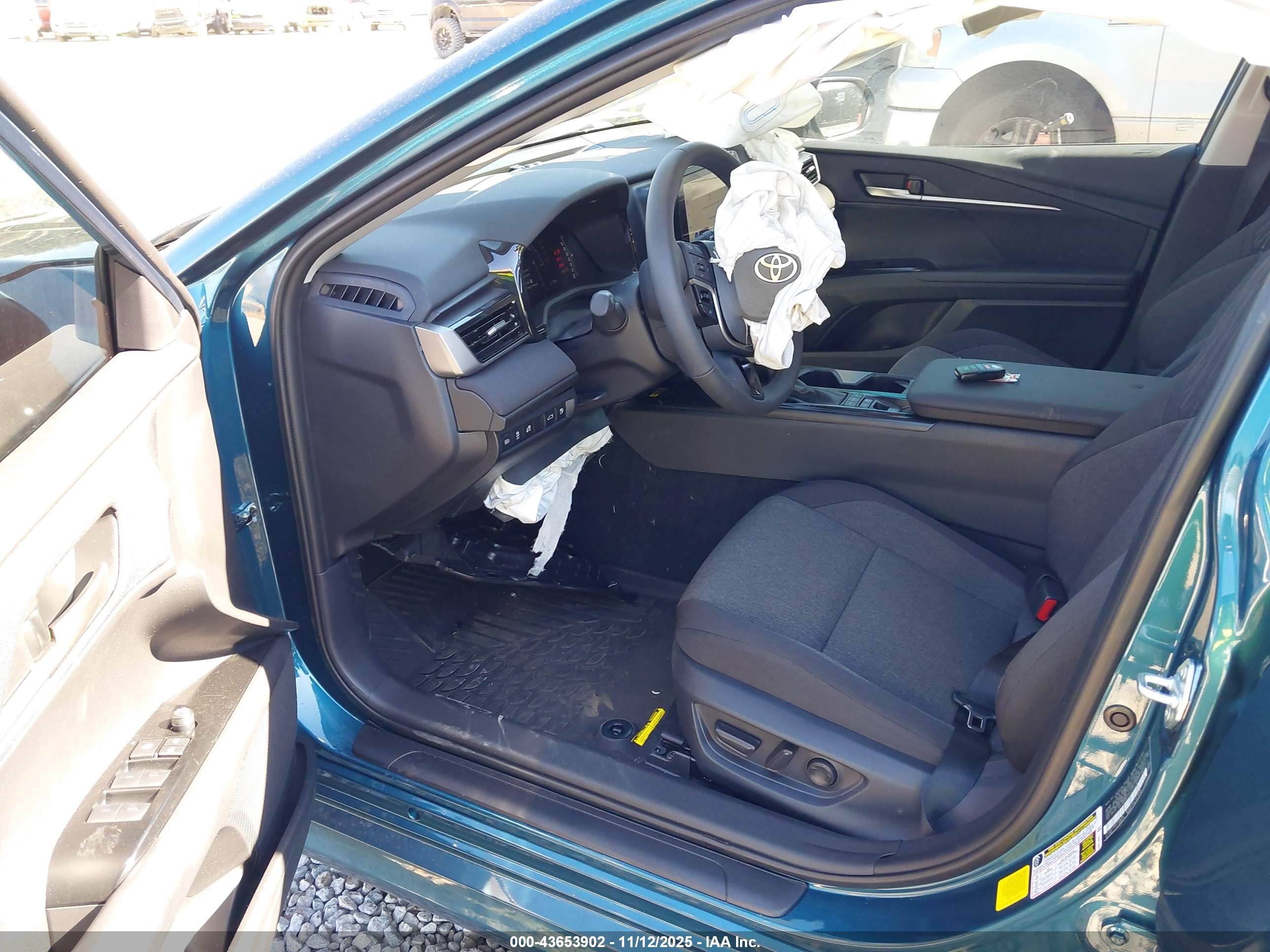 TOYOTA CAMRY image 5