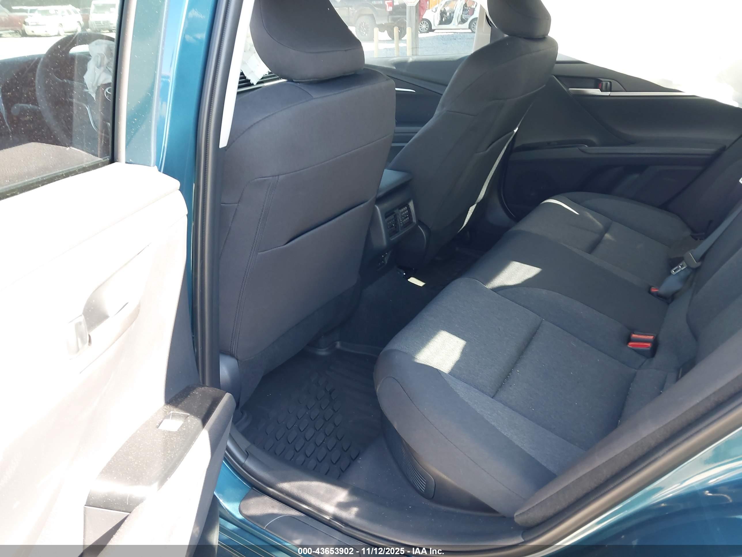 TOYOTA CAMRY image 8