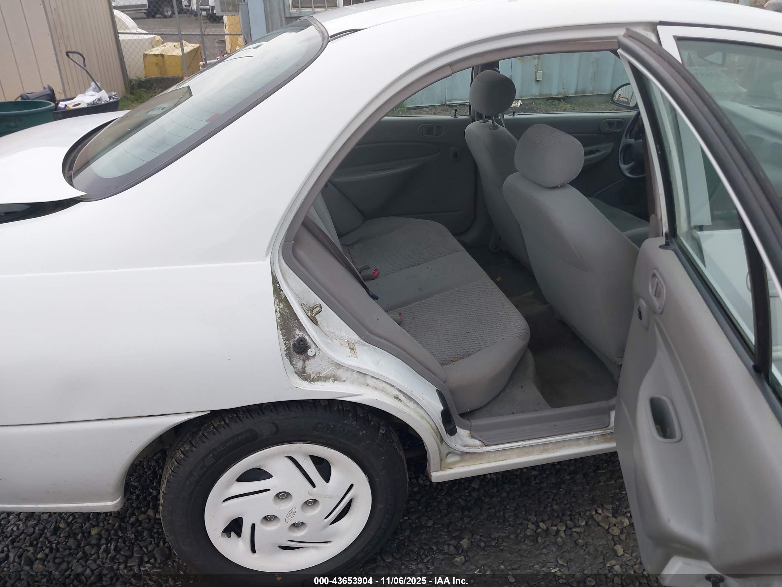 FORD ESCORT image 8